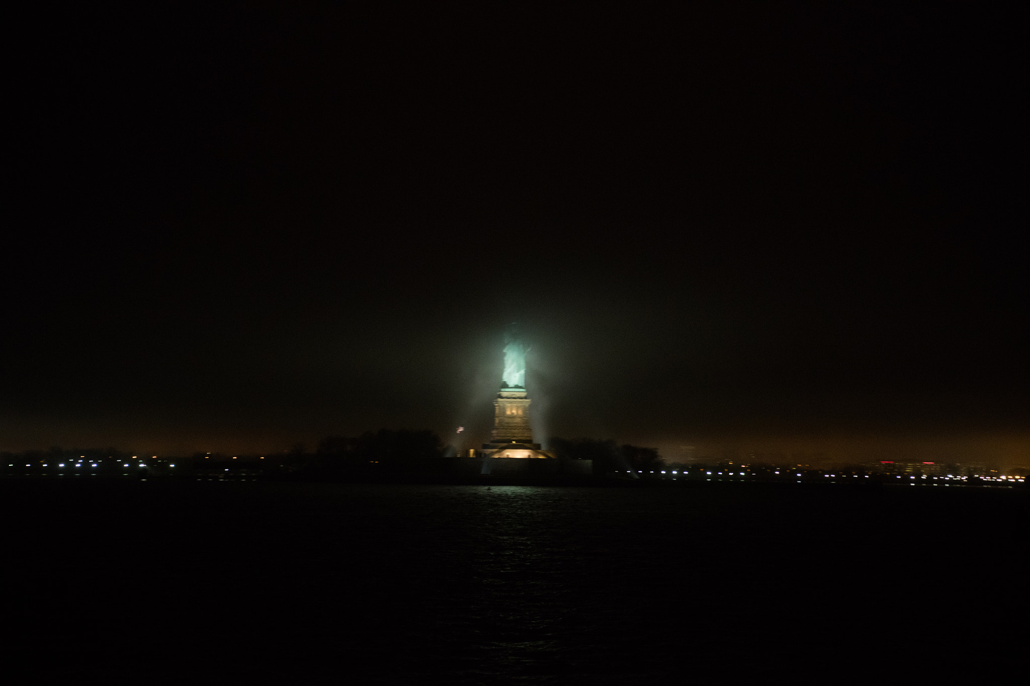 Canon EOS 5DS + Sigma 24-70mm F2.8 EX DG Macro sample photo. Statue of liberty on foggy night photography