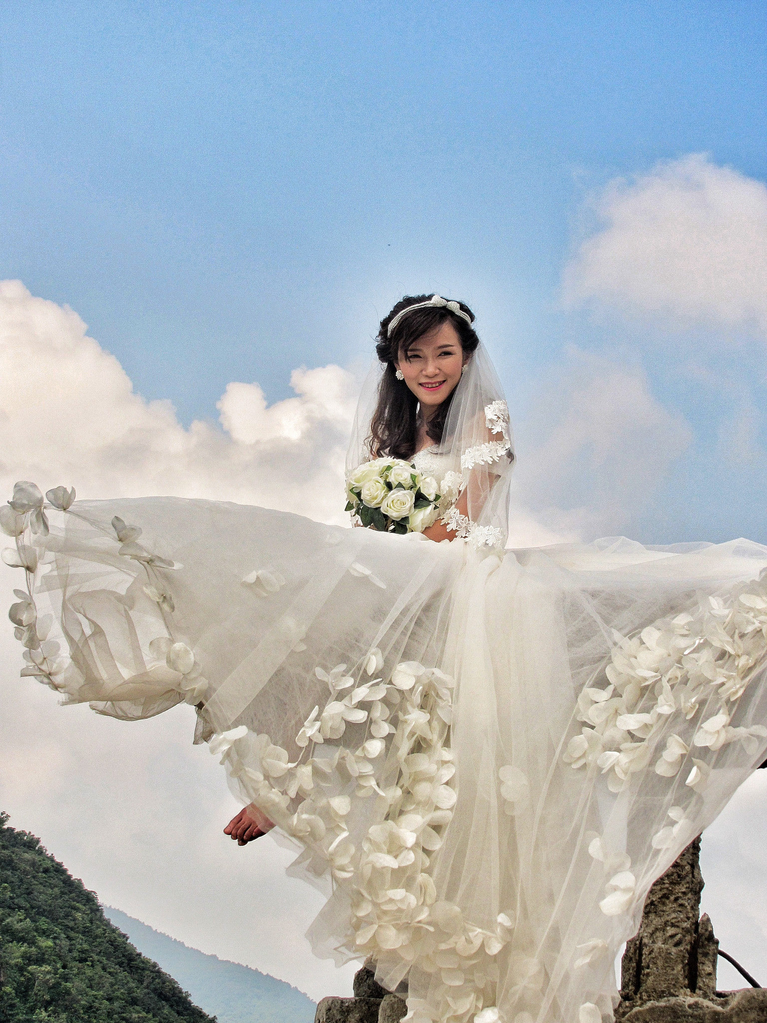 Canon PowerShot ELPH 510 HS (IXUS 1100 HS / IXY 51S) sample photo. Floating cloud bride photography