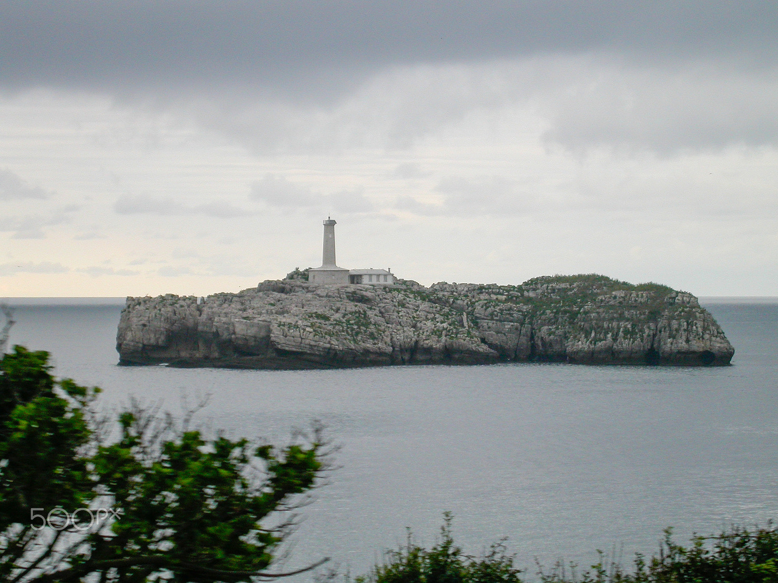 Nikon E4500 sample photo. Faro de isla mouro - cantabria - spain photography