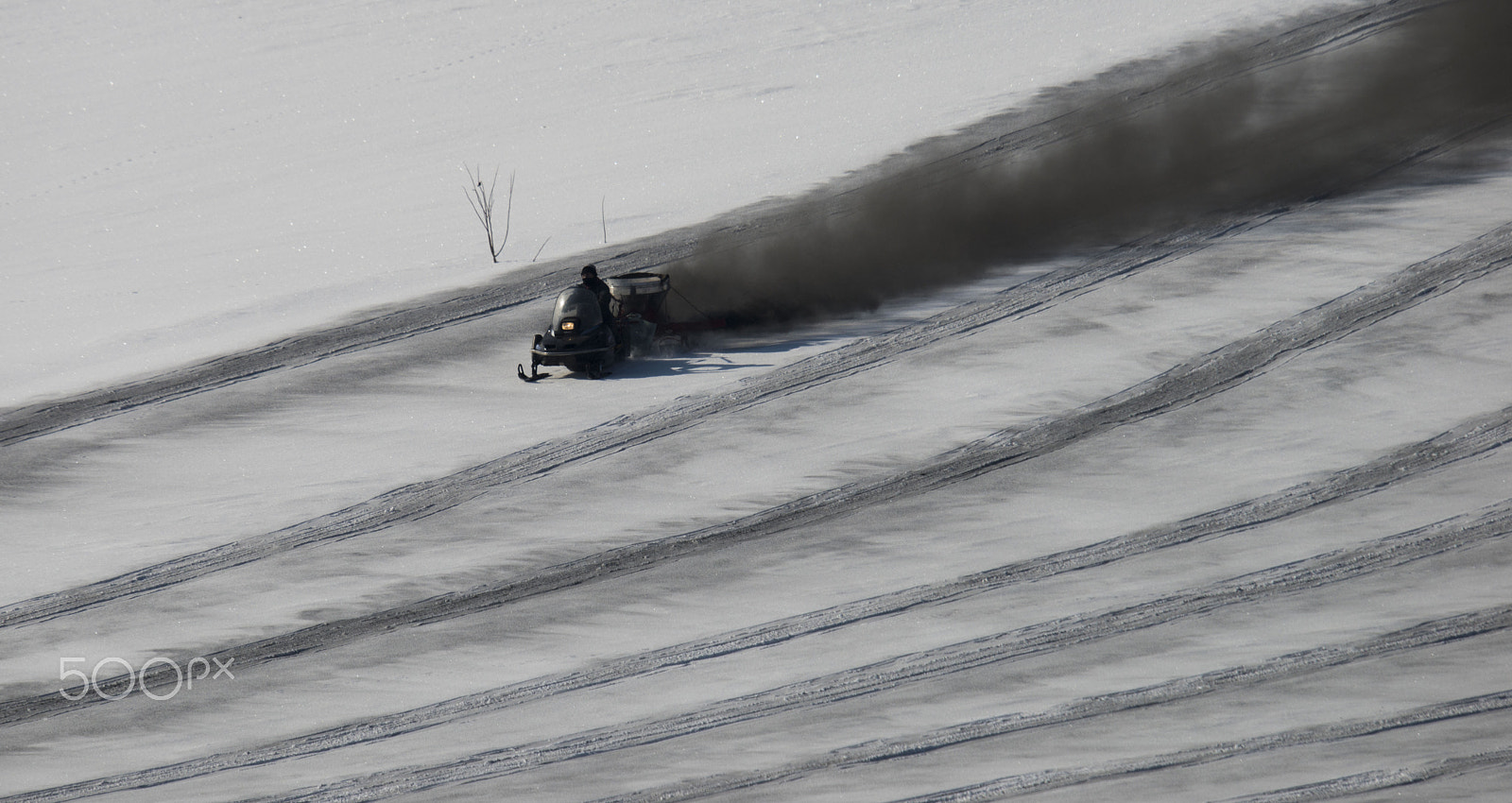 Nikon D800 + Nikon AF-S Nikkor 600mm F4G ED VR sample photo. 融雪剤散布　snow melt worker photography
