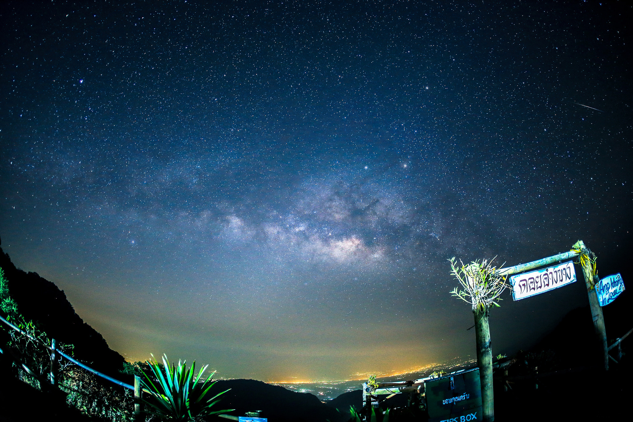 Canon EOS 6D + Canon EF 15mm F2.8 Fisheye sample photo. Doi ang khang photography