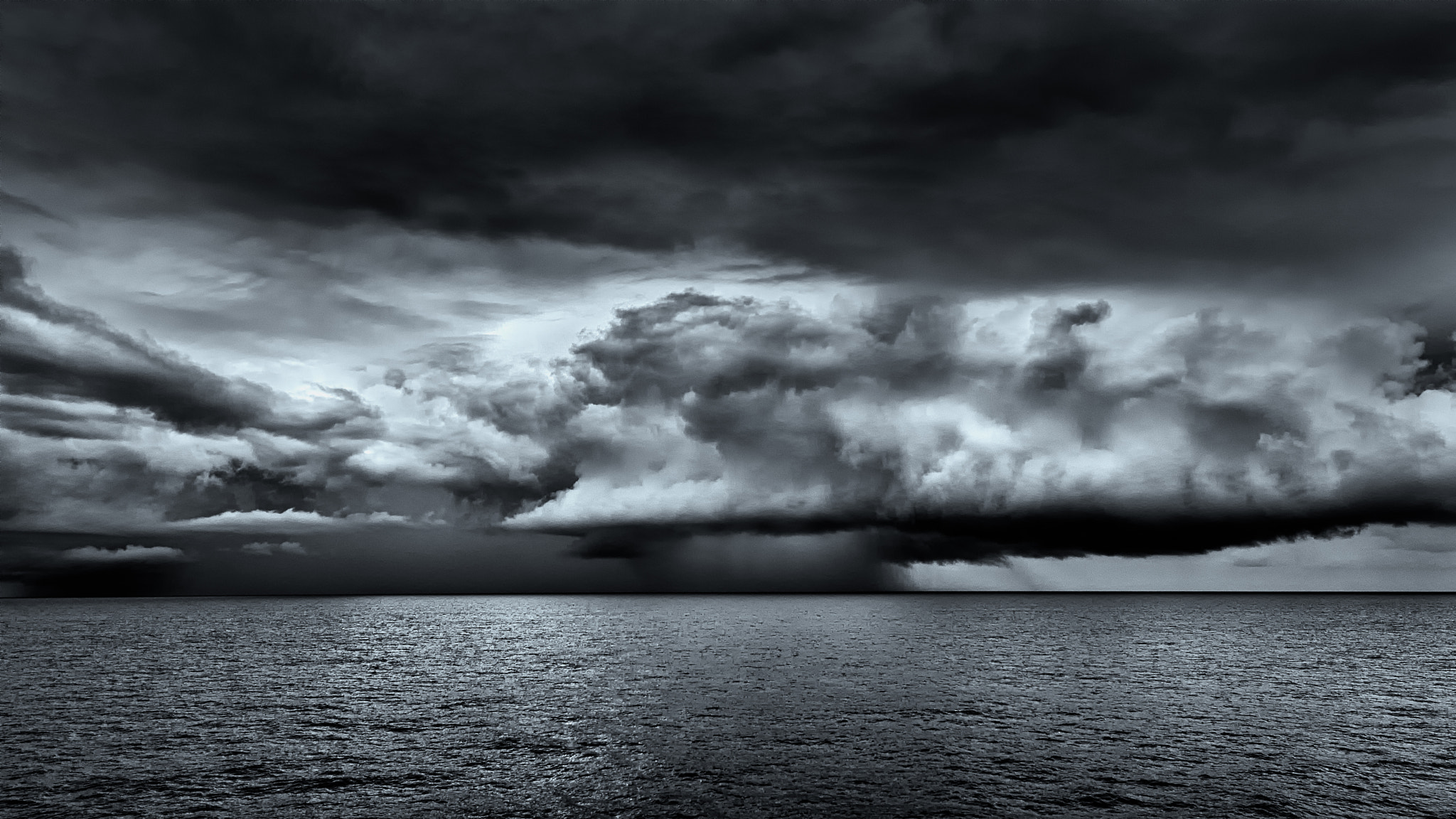 Nikon AF-S Nikkor 14-24mm F2.8G ED sample photo. Storm clouds over the tasman sea photography