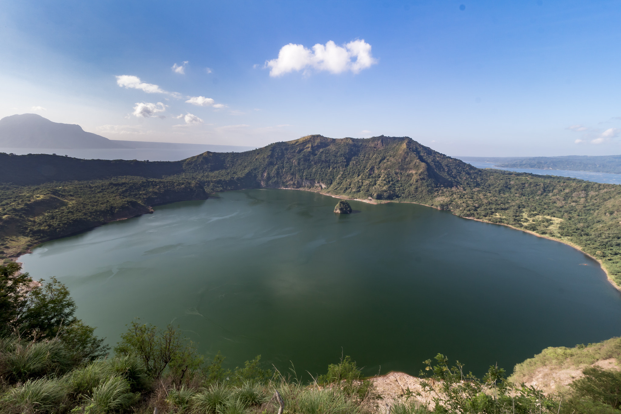 Canon EF-S 10-18mm F4.5–5.6 IS STM sample photo. Taal lake volcano photography