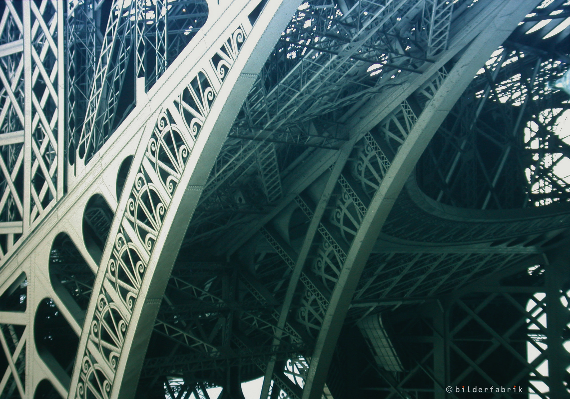 Nikon E995 sample photo. Eiffel detail photography
