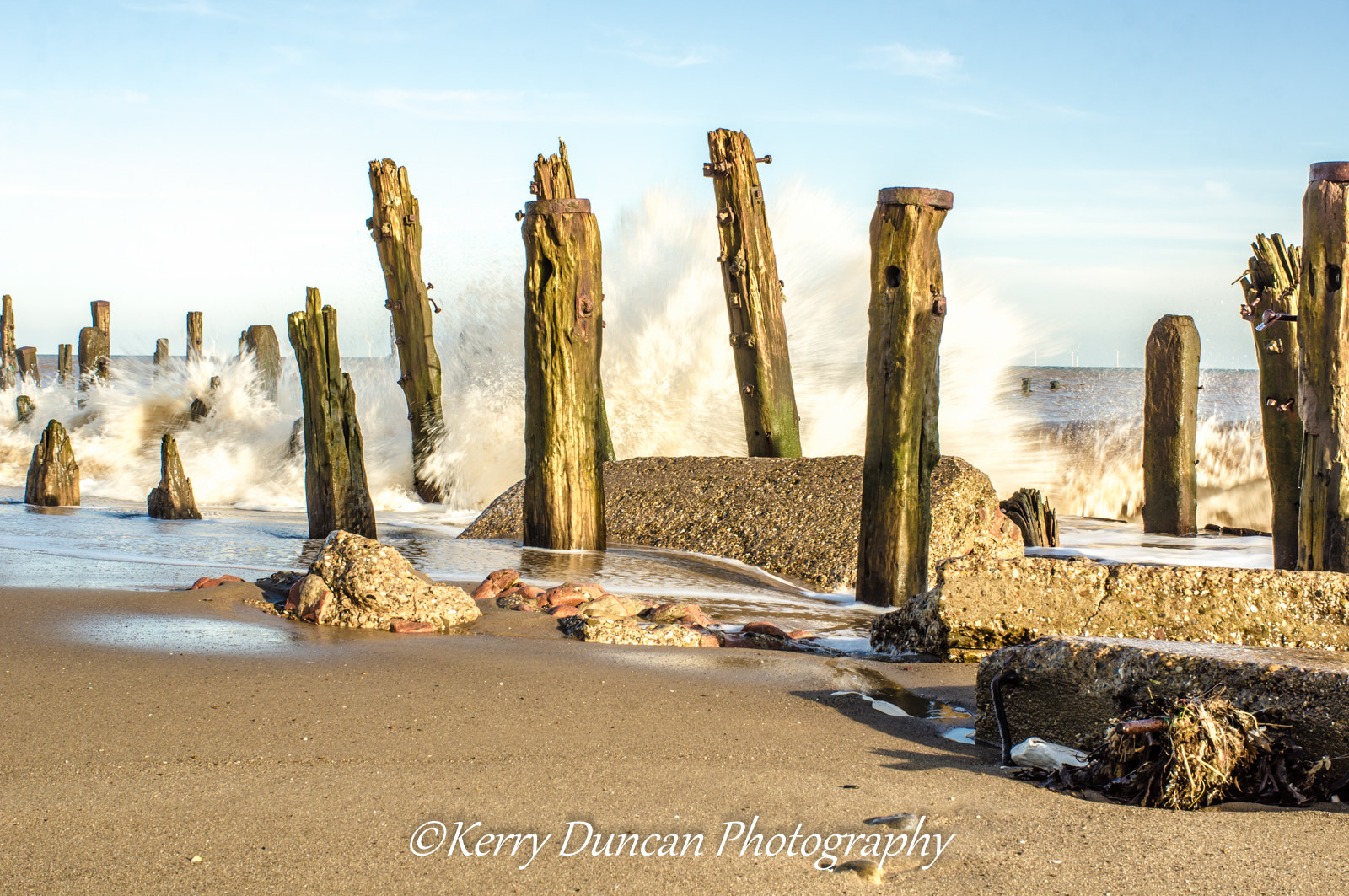 Sony Alpha DSLR-A580 + Sony DT 30mm F2.8 Macro SAM sample photo. A wave and a splash photography