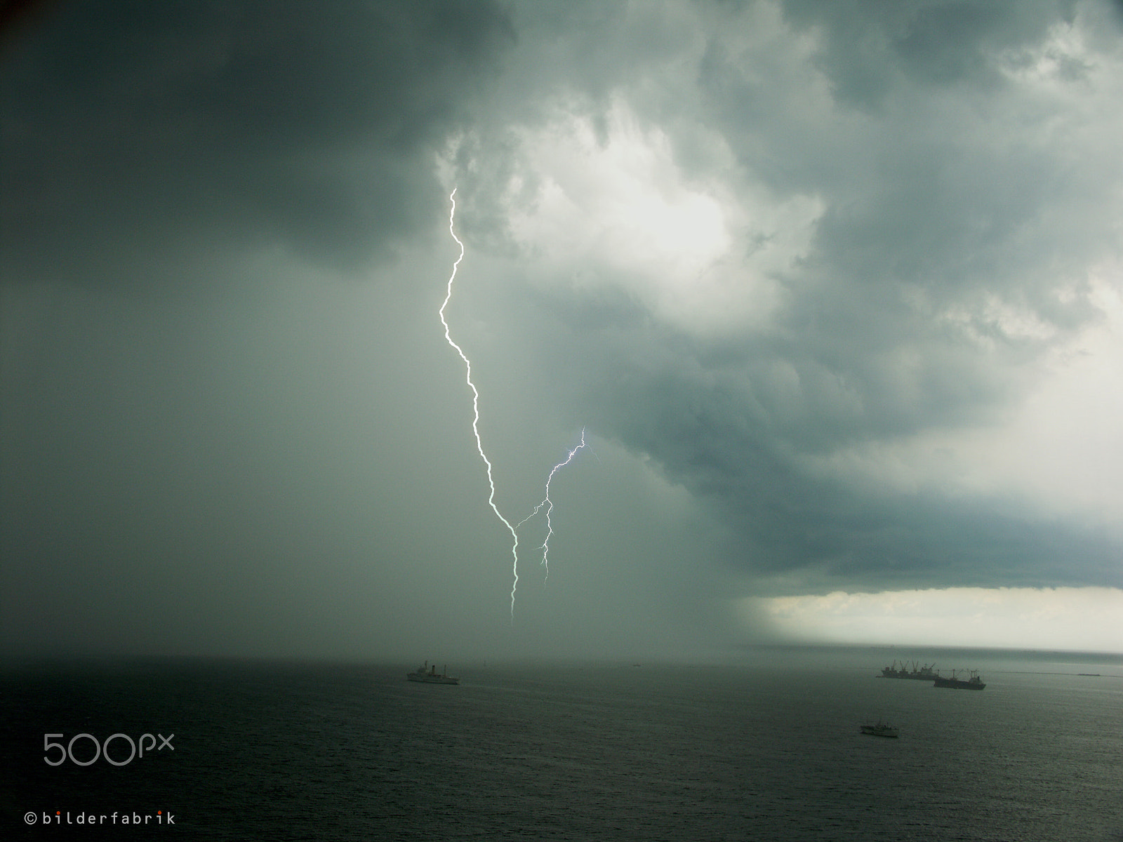 KONICA MINOLTA DiMAGE A2 sample photo. Manila typhoon photography