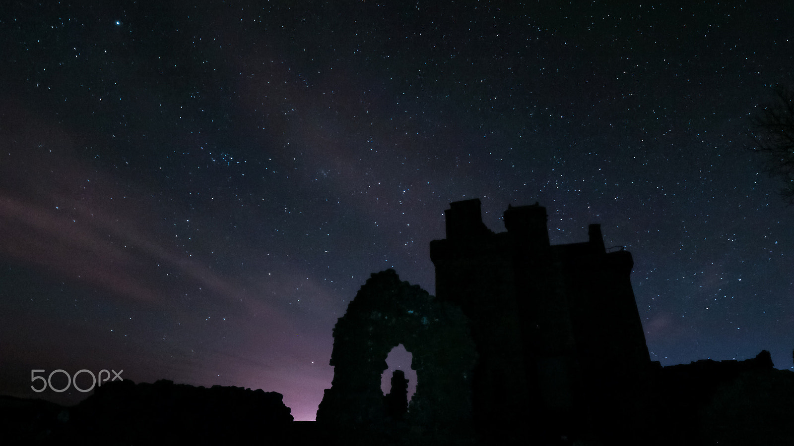 Canon EF-S 10-18mm F4.5–5.6 IS STM sample photo. Balvaird castle at night photography