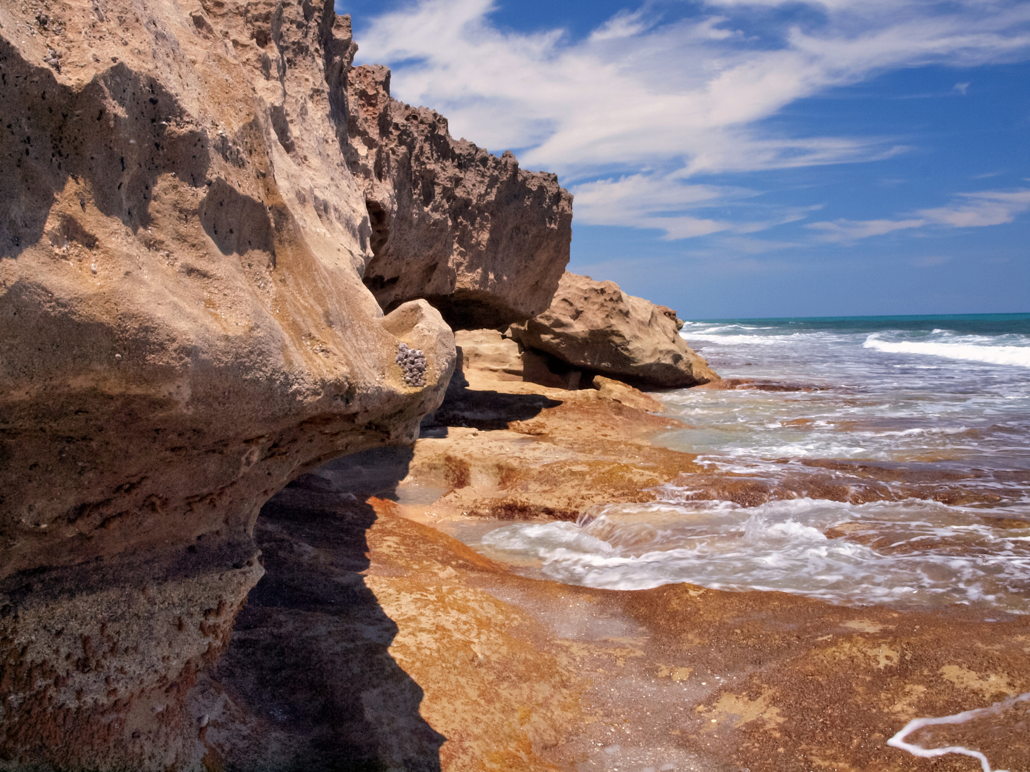 Olympus E-600 (EVOLT E-600) sample photo. Against the wall at blowing rocks photography