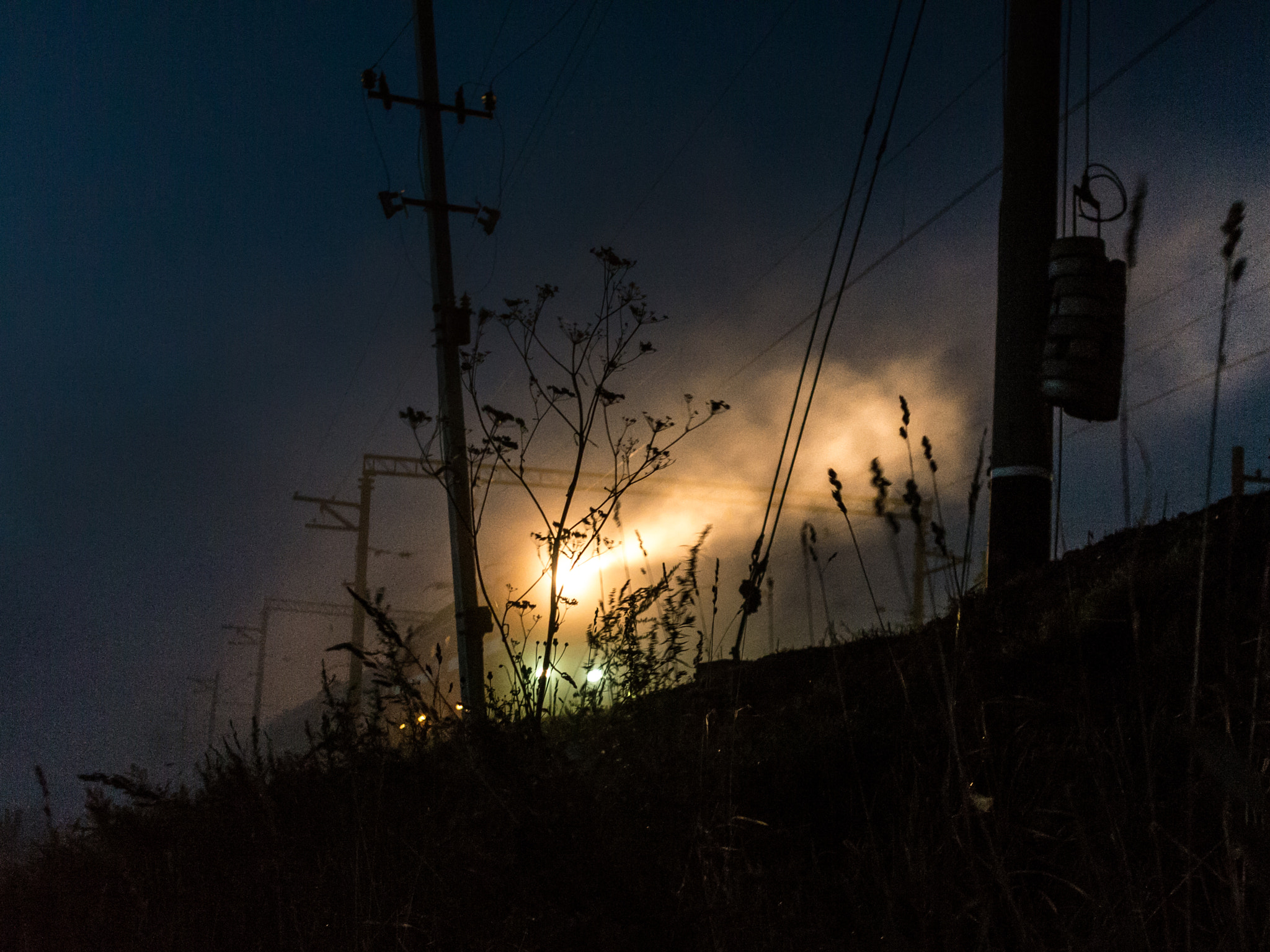 Panasonic Lumix DMC-G5 + Sigma 19mm F2.8 EX DN sample photo. Train photography