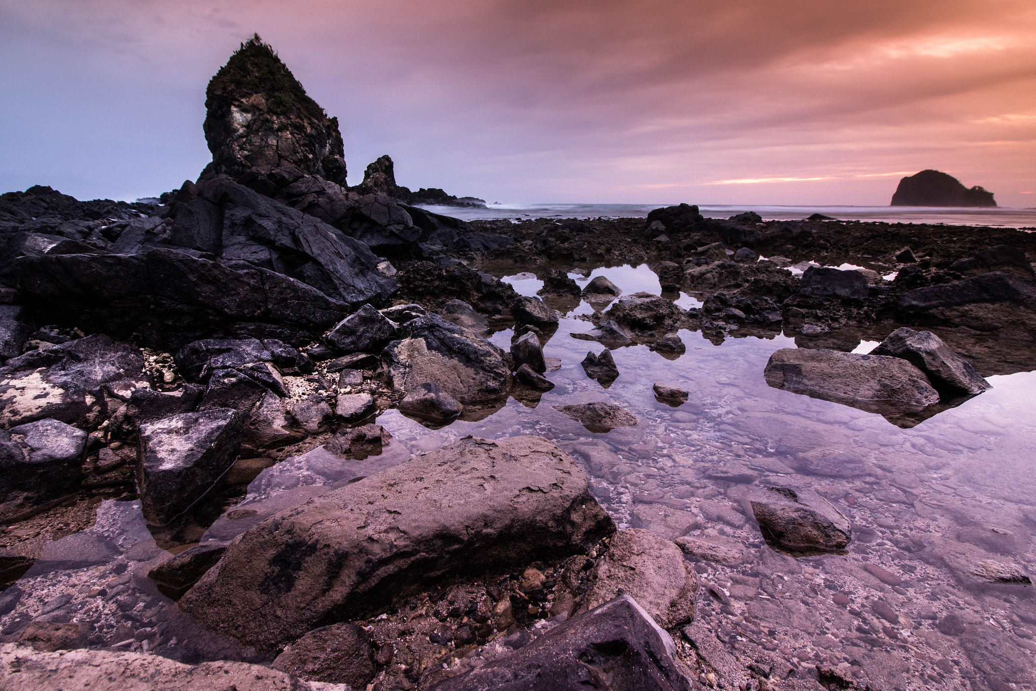 Canon EF-S 10-18mm F4.5–5.6 IS STM sample photo. Diguisit rock formation at dawn photography
