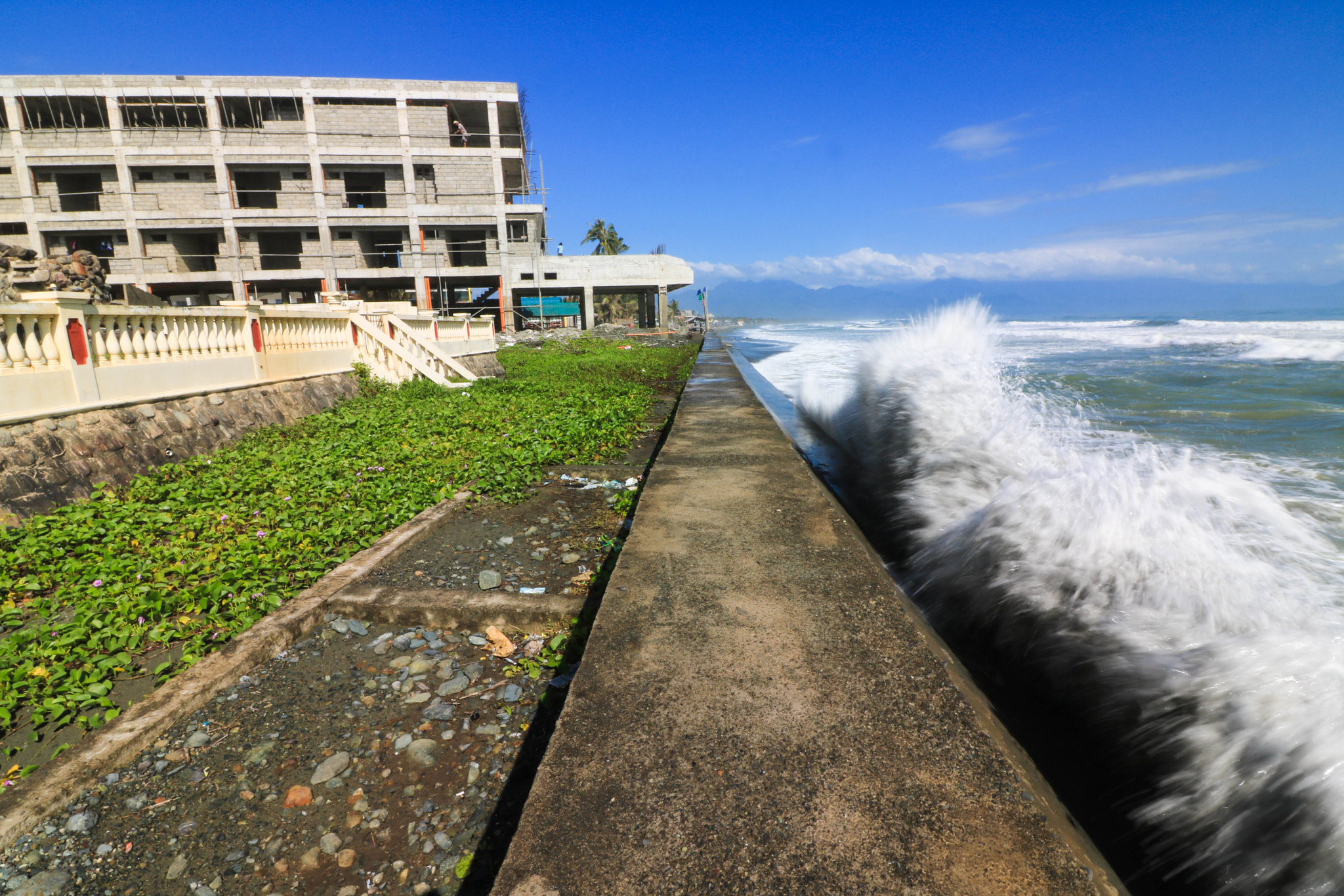 Canon EF-S 10-18mm F4.5–5.6 IS STM sample photo. Sabang beach waves photography