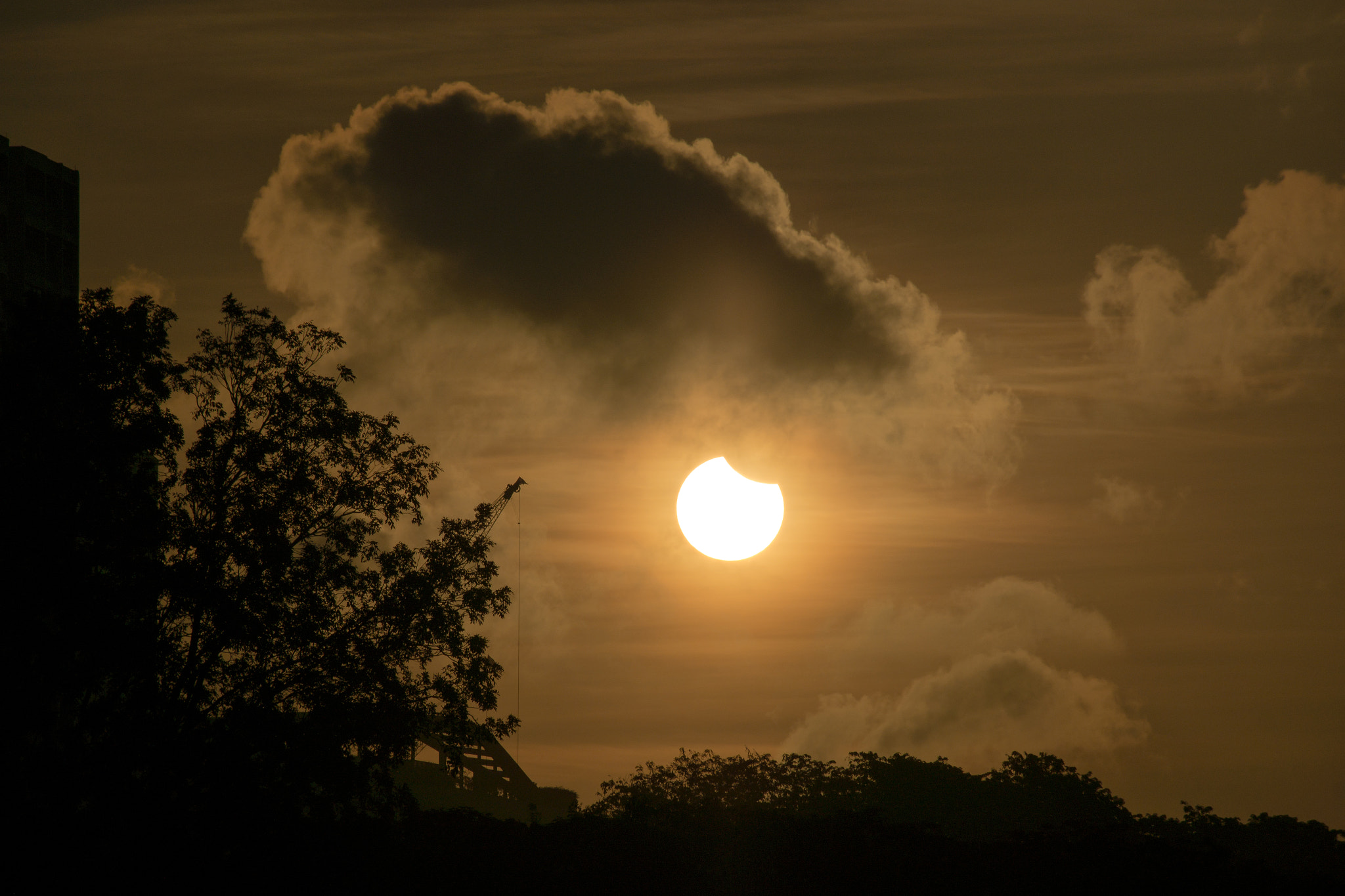 Samsung NX300M + Samsung NX 50-200mm F4-5.6 ED OIS sample photo. Eclipse at dawn photography