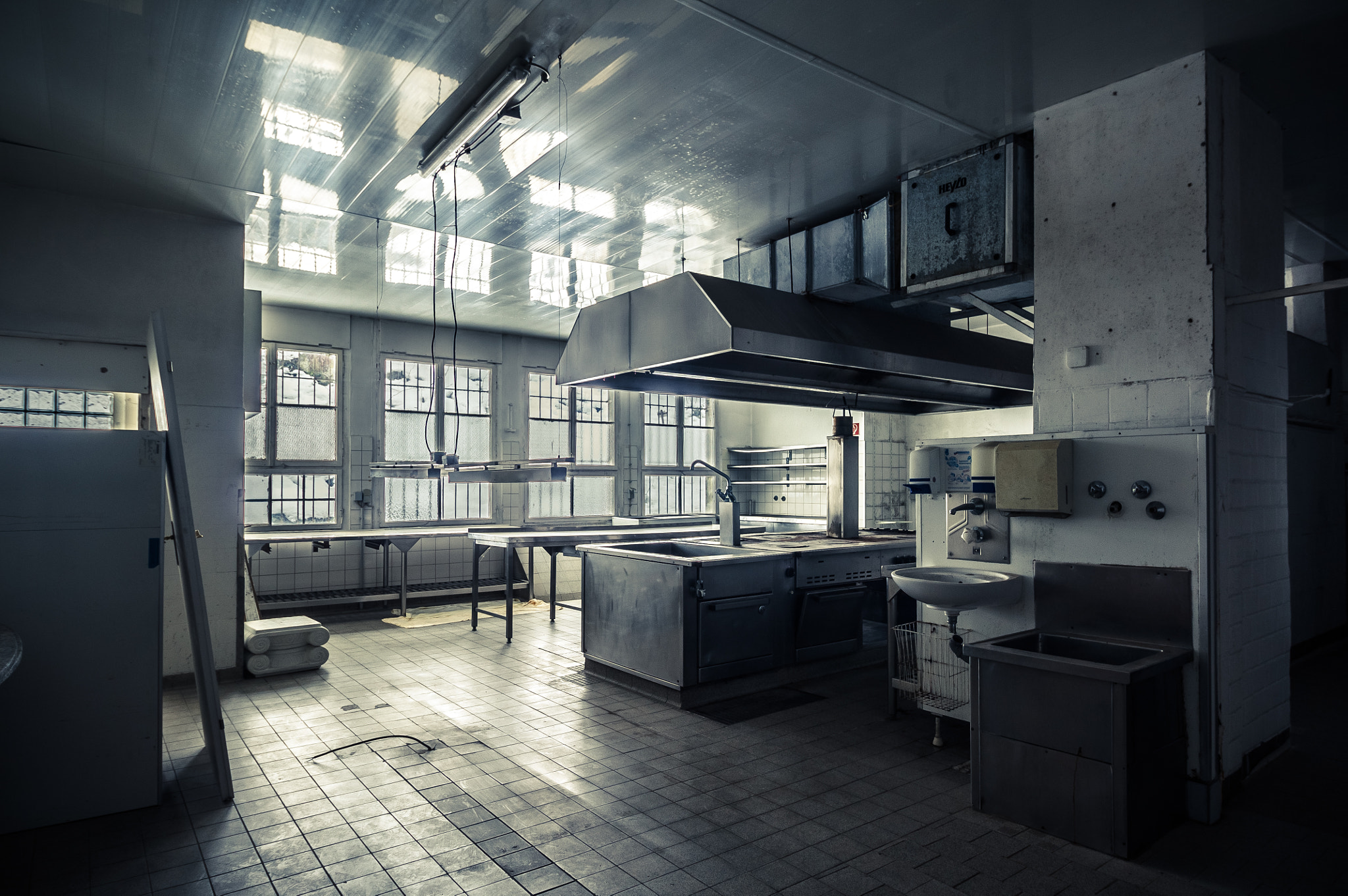 Canon EF-S 10-18mm F4.5–5.6 IS STM sample photo. Abandoned hotel waldlust photography