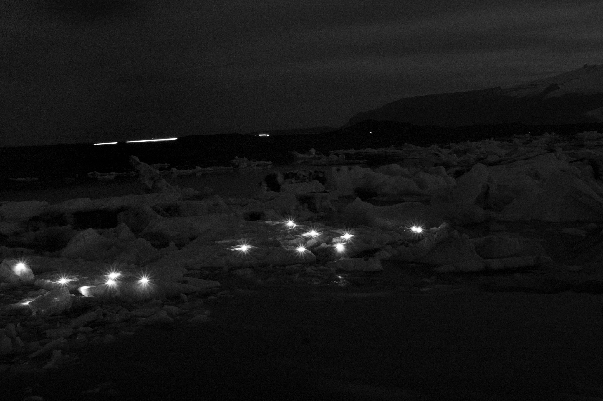 KONICA MINOLTA MAXXUM 5D sample photo. Jökulsárlón candle ceremony photography