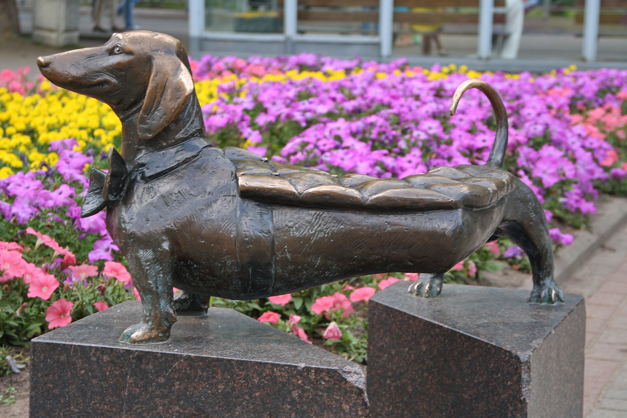 Sigma 18-125mm F3.8-5.6 DC OS HSM sample photo. Sculpture dachshund photography