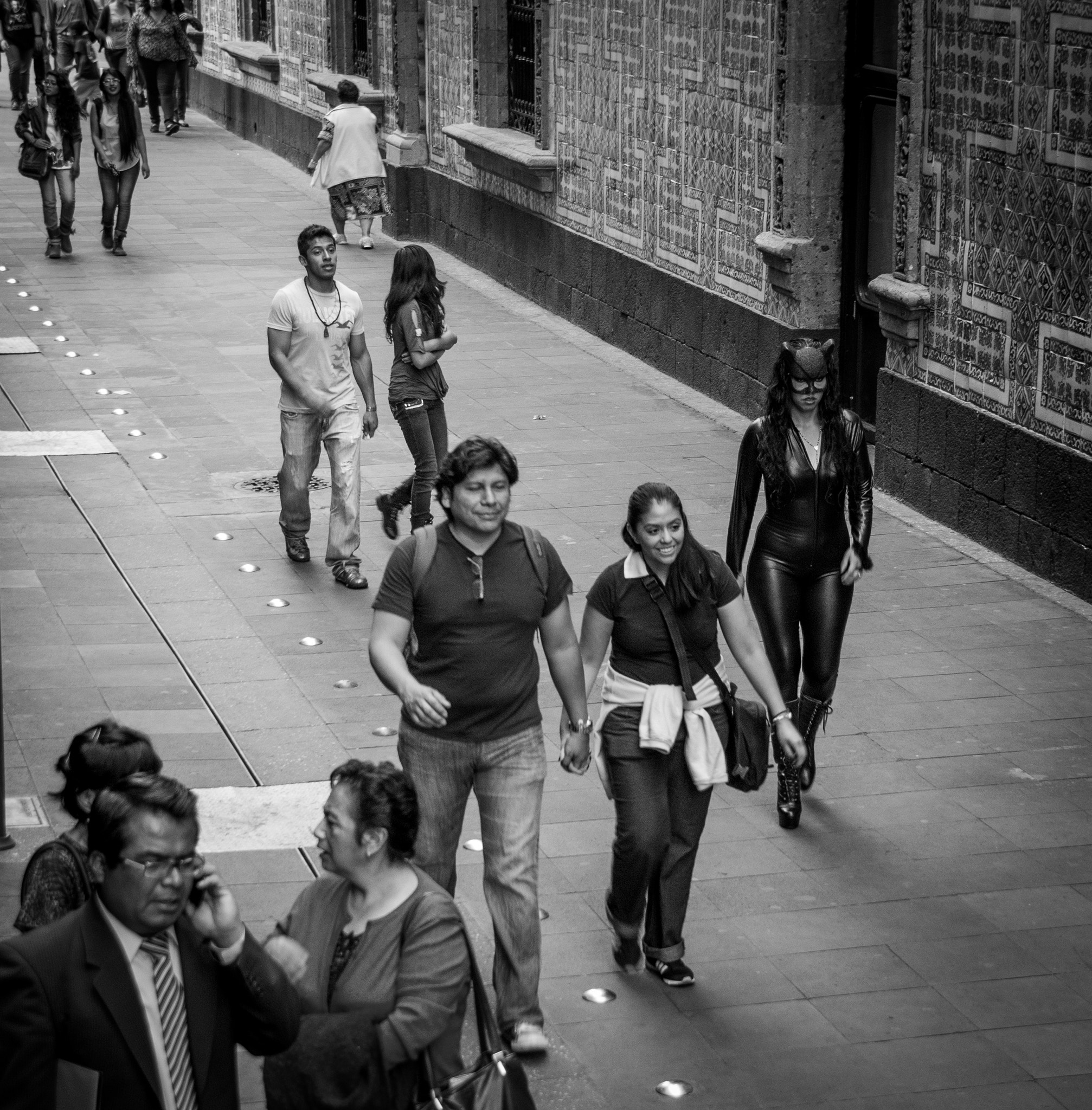 Sony Alpha DSLR-A200 + Sigma 17-70mm F2.8-4.5 (D) sample photo. Ordinary people, gente ordinaria. photography