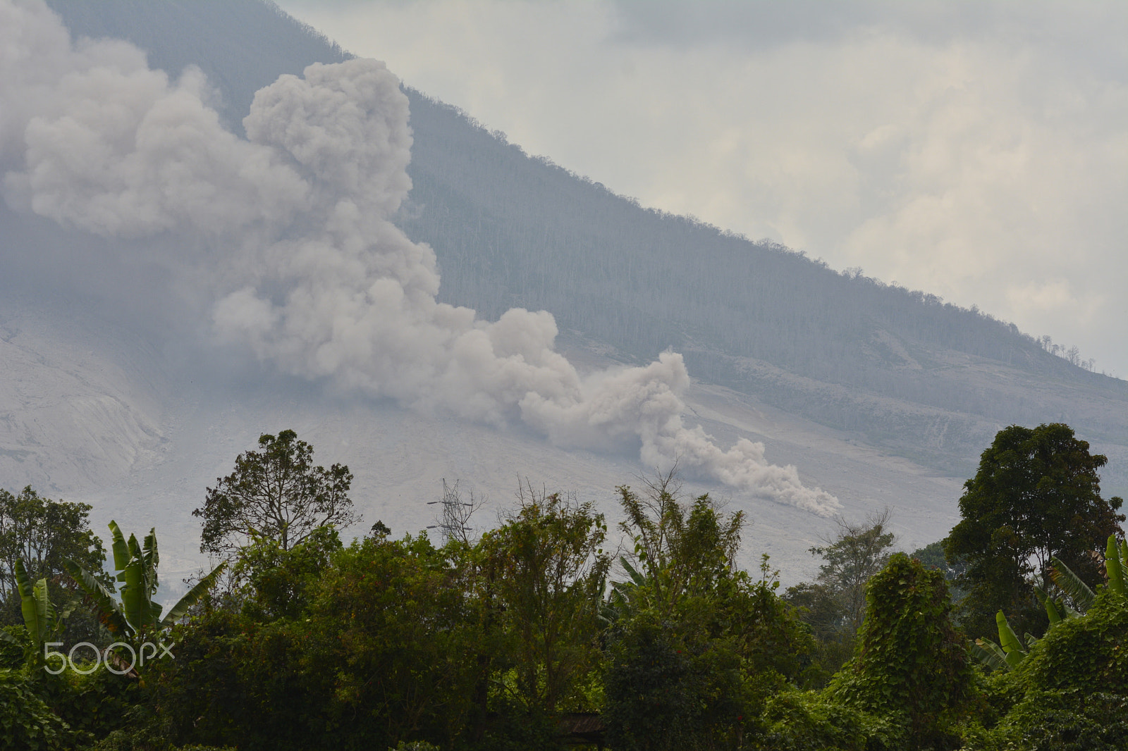 Sigma 120-400mm F4.5-5.6 DG OS HSM sample photo. Mt sinabung pyroclastic flow photography