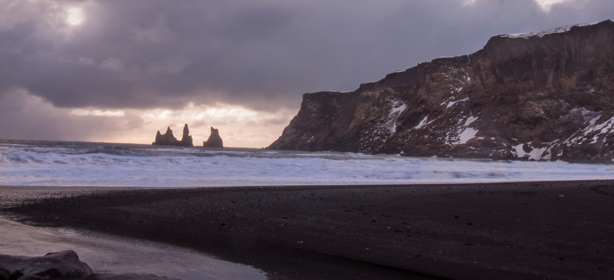Canon EOS 650D (EOS Rebel T4i / EOS Kiss X6i) + Canon EF-S 10-18mm F4.5–5.6 IS STM sample photo. A winter evening at reynisfjara photography