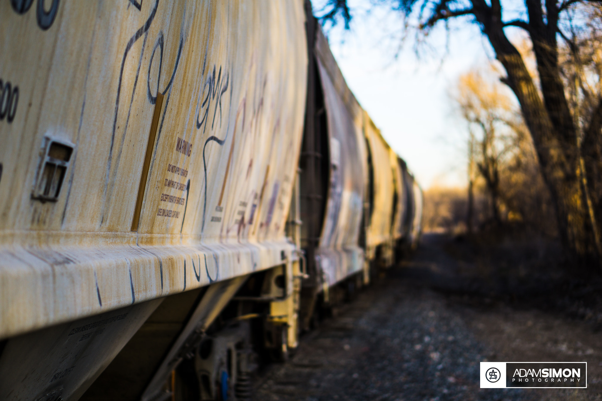 Sony a5100 + E 50mm F1.8 OSS sample photo. Pitstop on my commute home photography