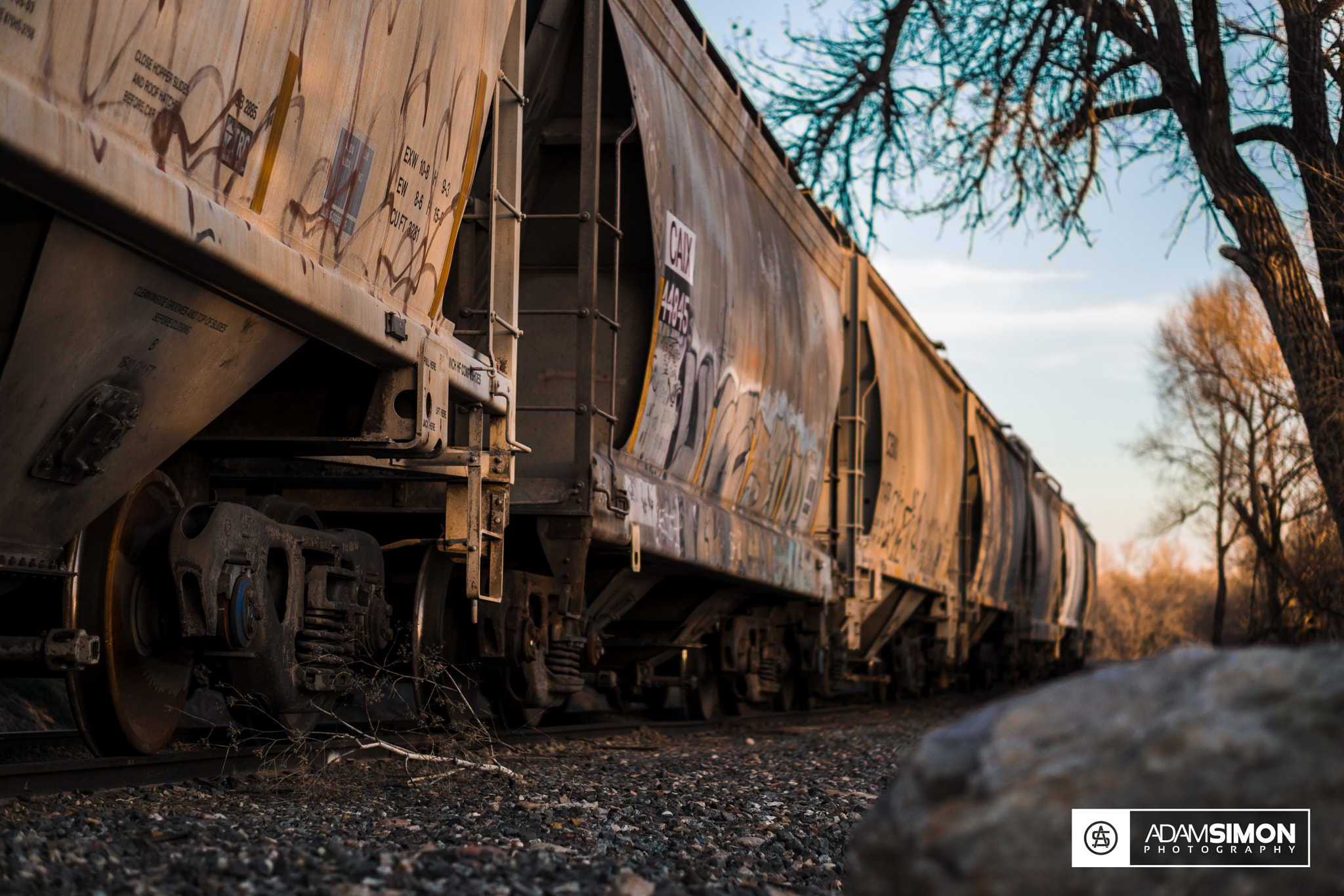 Sony a5100 + E 50mm F1.8 OSS sample photo. Pitstop on my commute home photography
