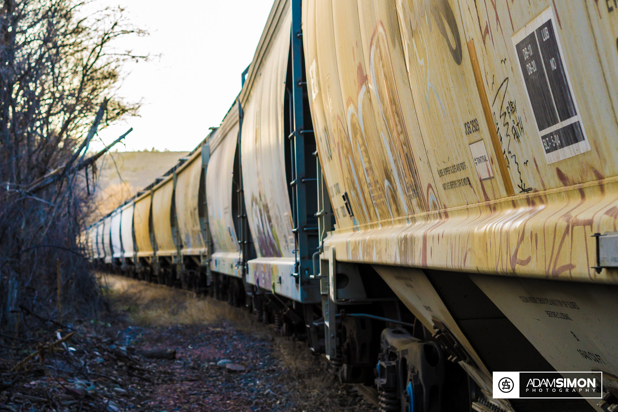 Sony a5100 + E 50mm F1.8 OSS sample photo. Pitstop on my commute home photography