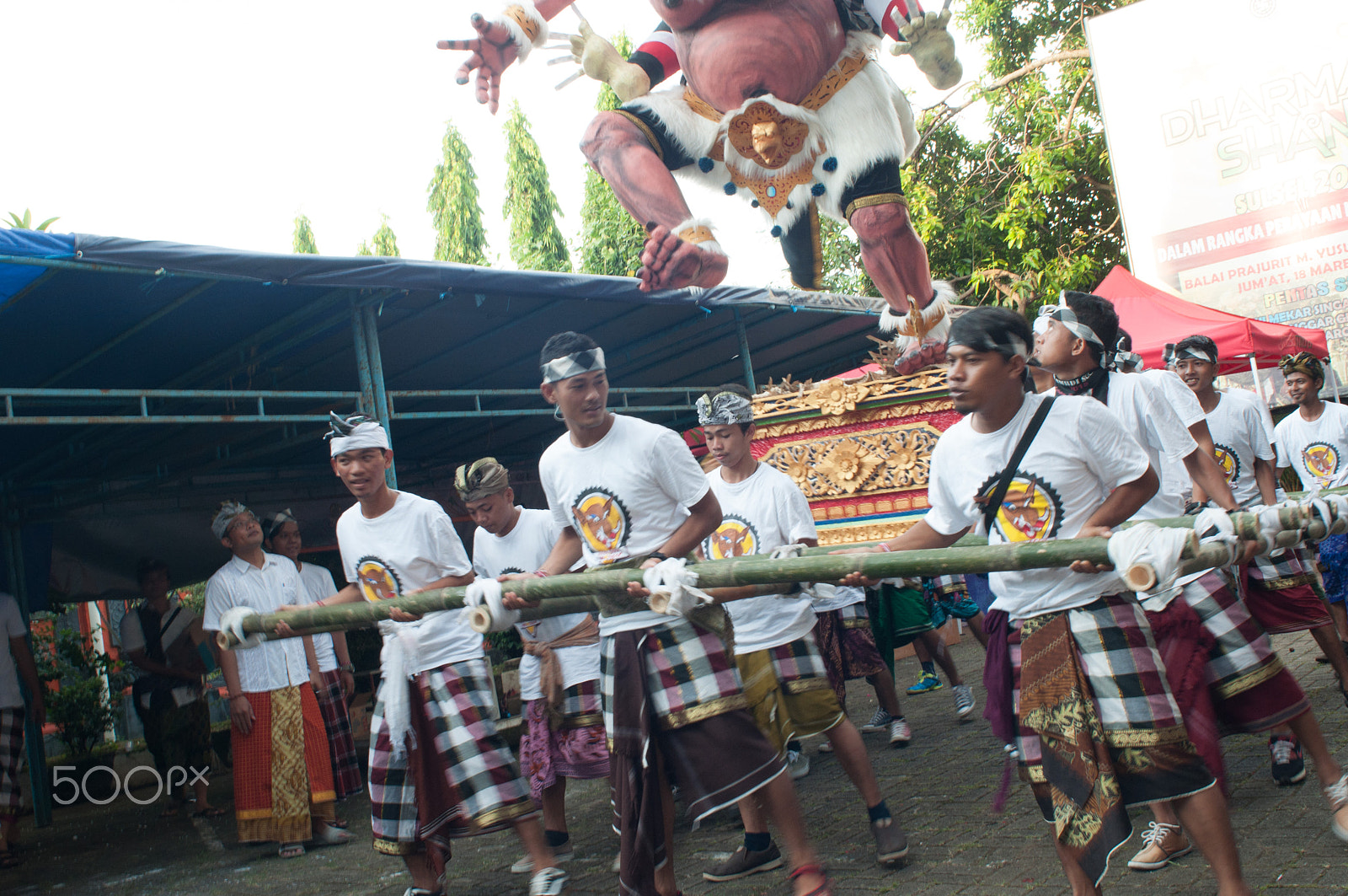 Nikon D90 + Nikon AF Nikkor 24mm F2.8D sample photo. The eve of nyepi day of silence in makassar, indonesia photography