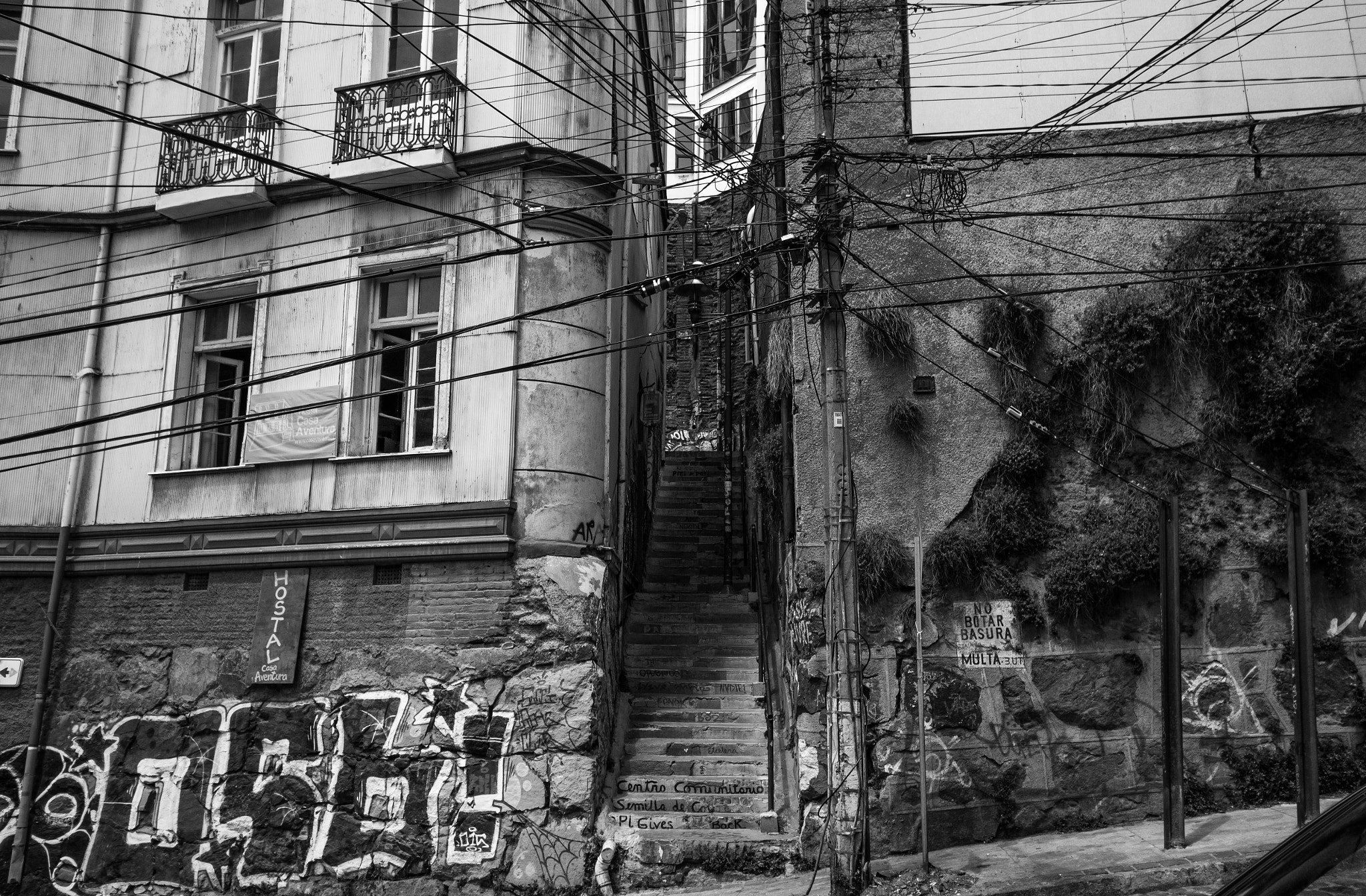 Canon EF-S 10-18mm F4.5–5.6 IS STM sample photo. Valparaiso, chile. photography
