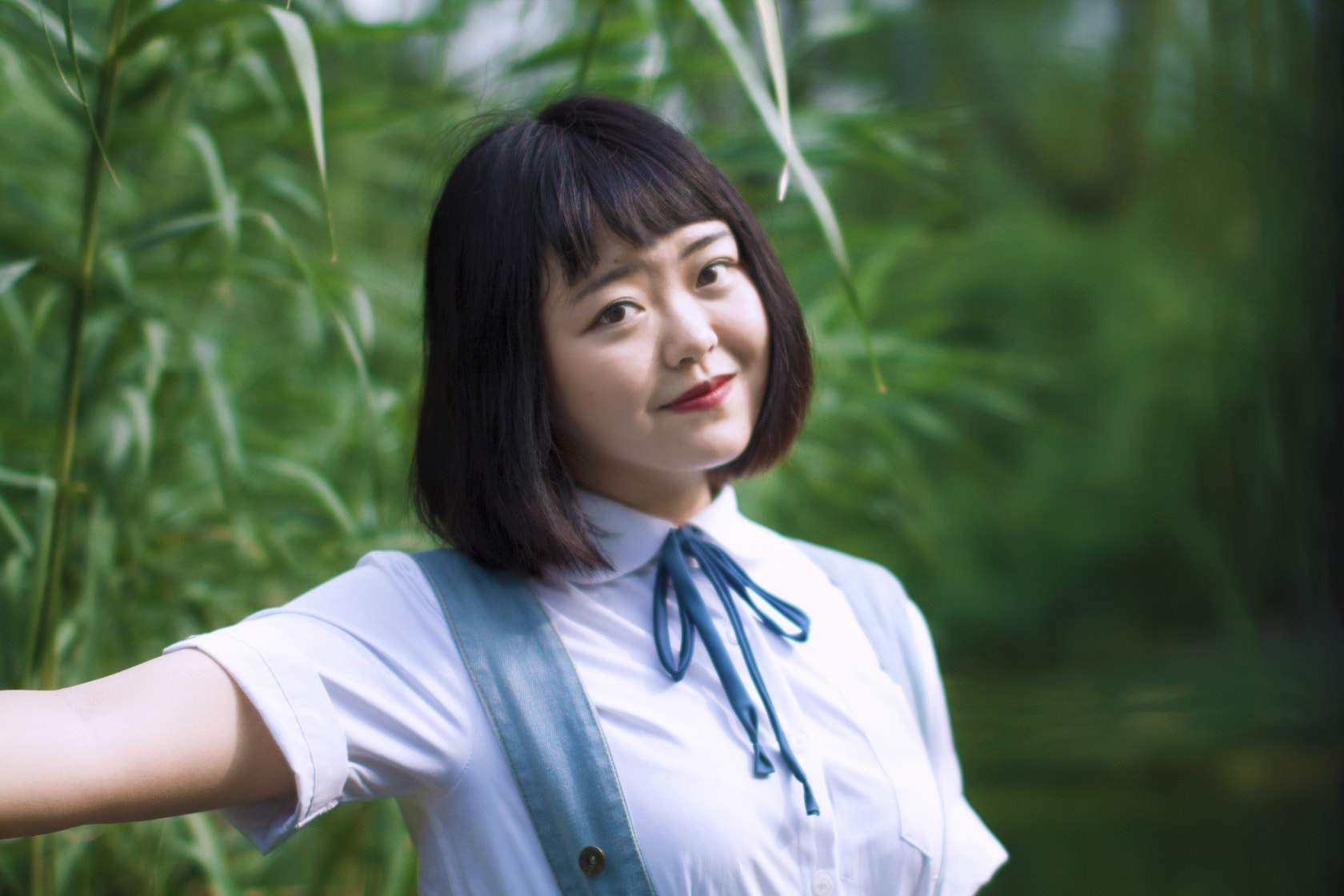 Sigma 50mm F1.4 EX DG HSM sample photo.  深深的嗅一朵小花。出镜：黎泱泱  photography
