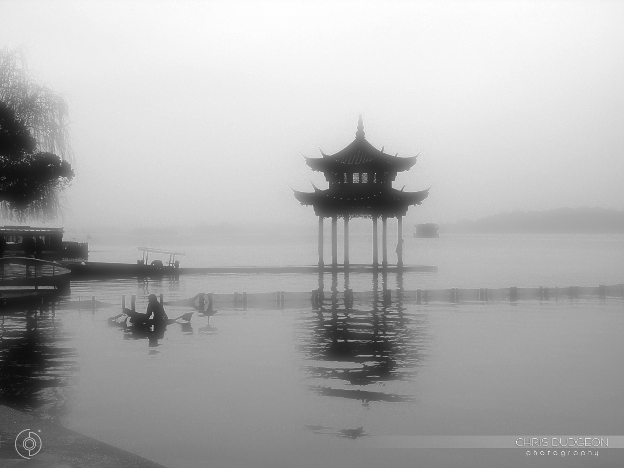 Nikon E2100 sample photo. A pagoda in middle of the lake, china photography
