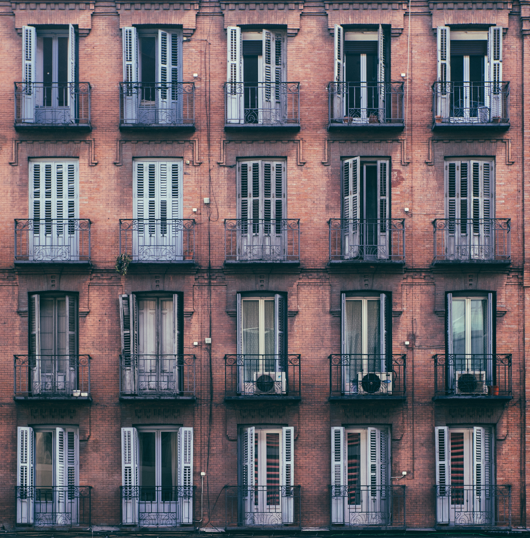Tamron 18-270mm F3.5-6.3 Di II PZD sample photo. Madrid architecture photography