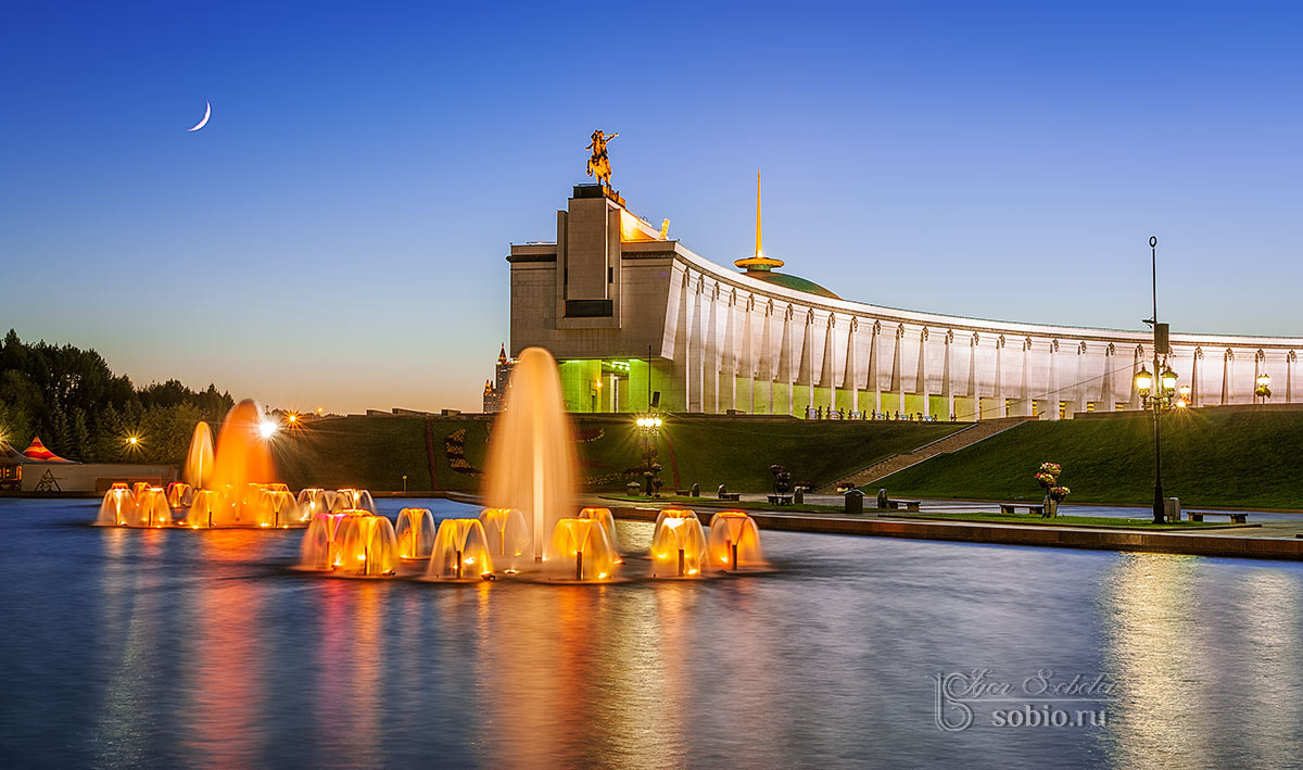 Sigma 17-70mm F2.8-4 DC Macro OS HSM sample photo. Fountain on poklonnaya hill photography