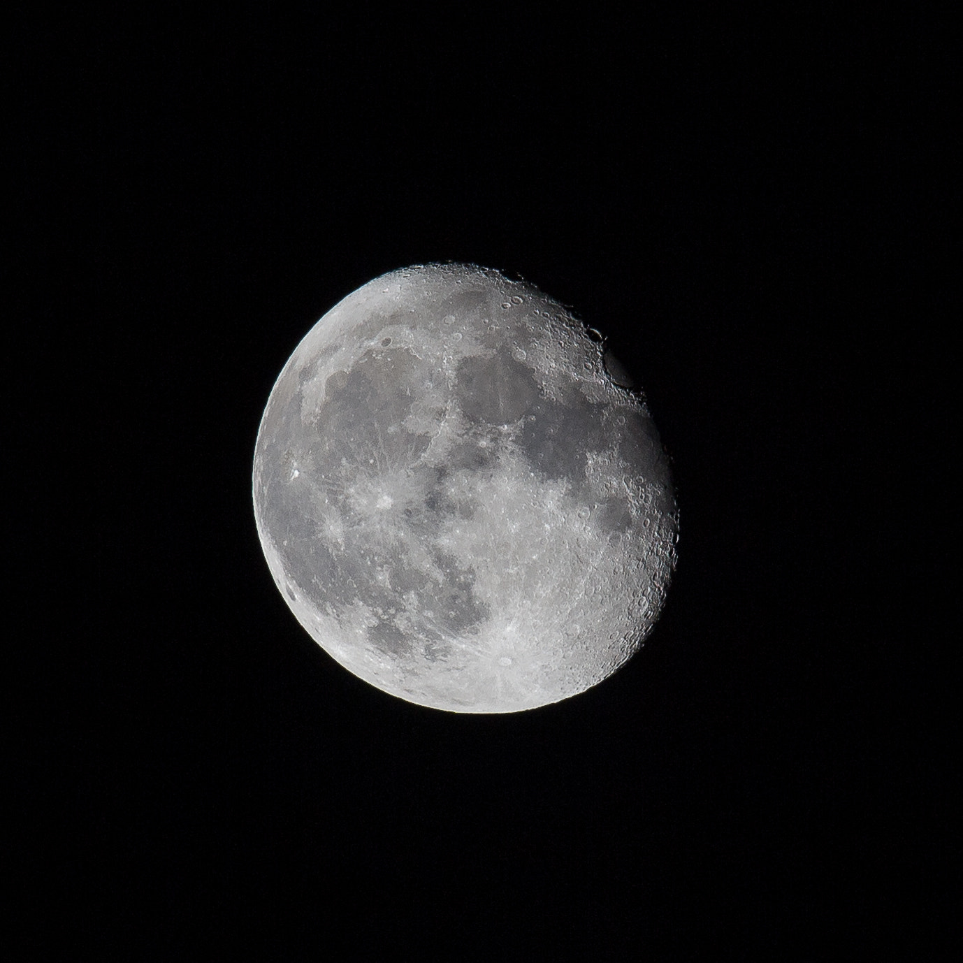 Canon EOS 650D (EOS Rebel T4i / EOS Kiss X6i) + Canon EF 28-300mm F3.5-5.6L IS USM sample photo. Moonlight photography