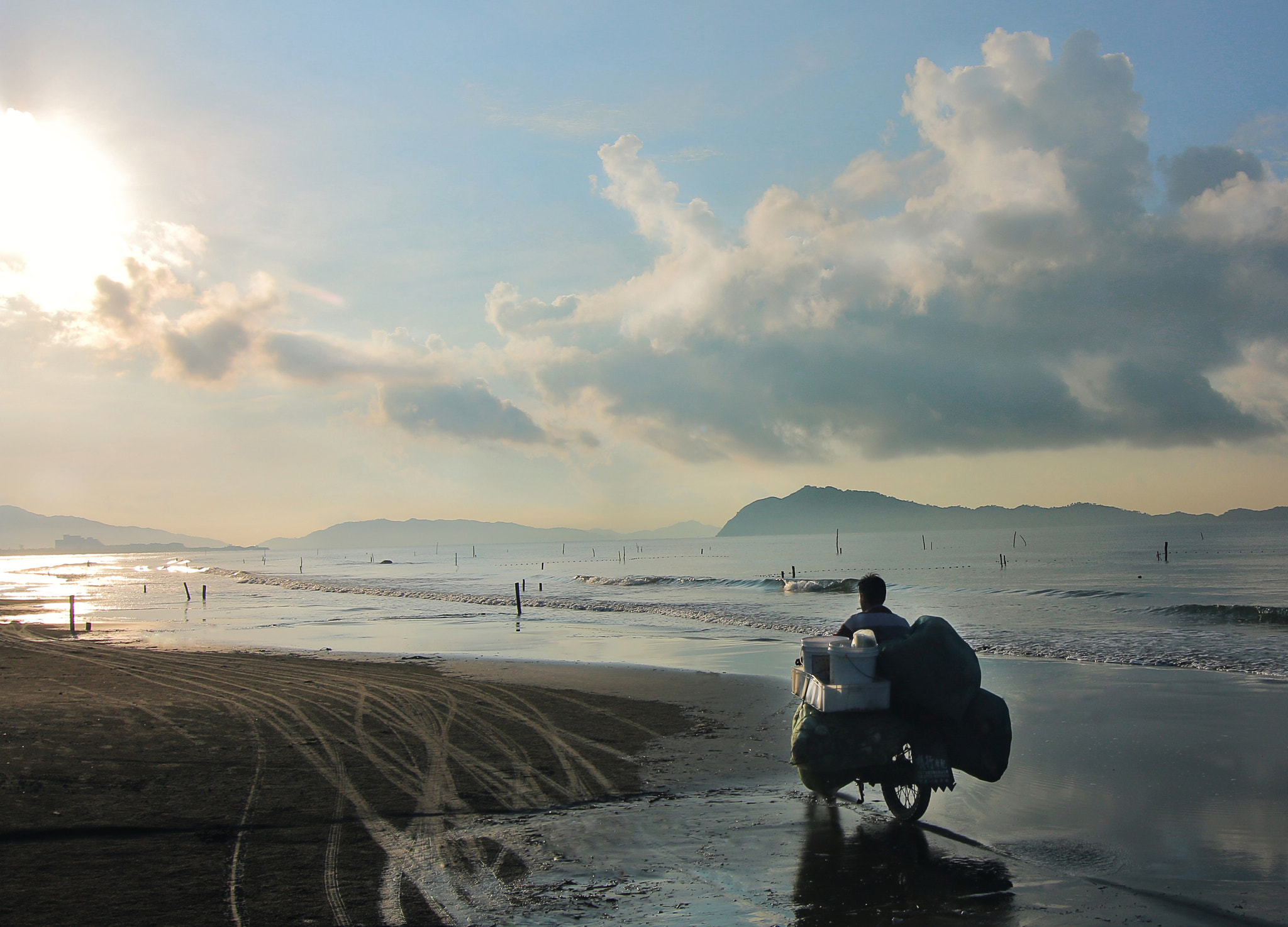 Tokina AT-X Pro 12-24mm F4 (IF) DX sample photo. The early bird photography