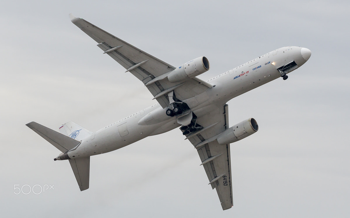 Canon EF 70-300mm F4-5.6L IS USM sample photo. Tupolev tu-204c photography