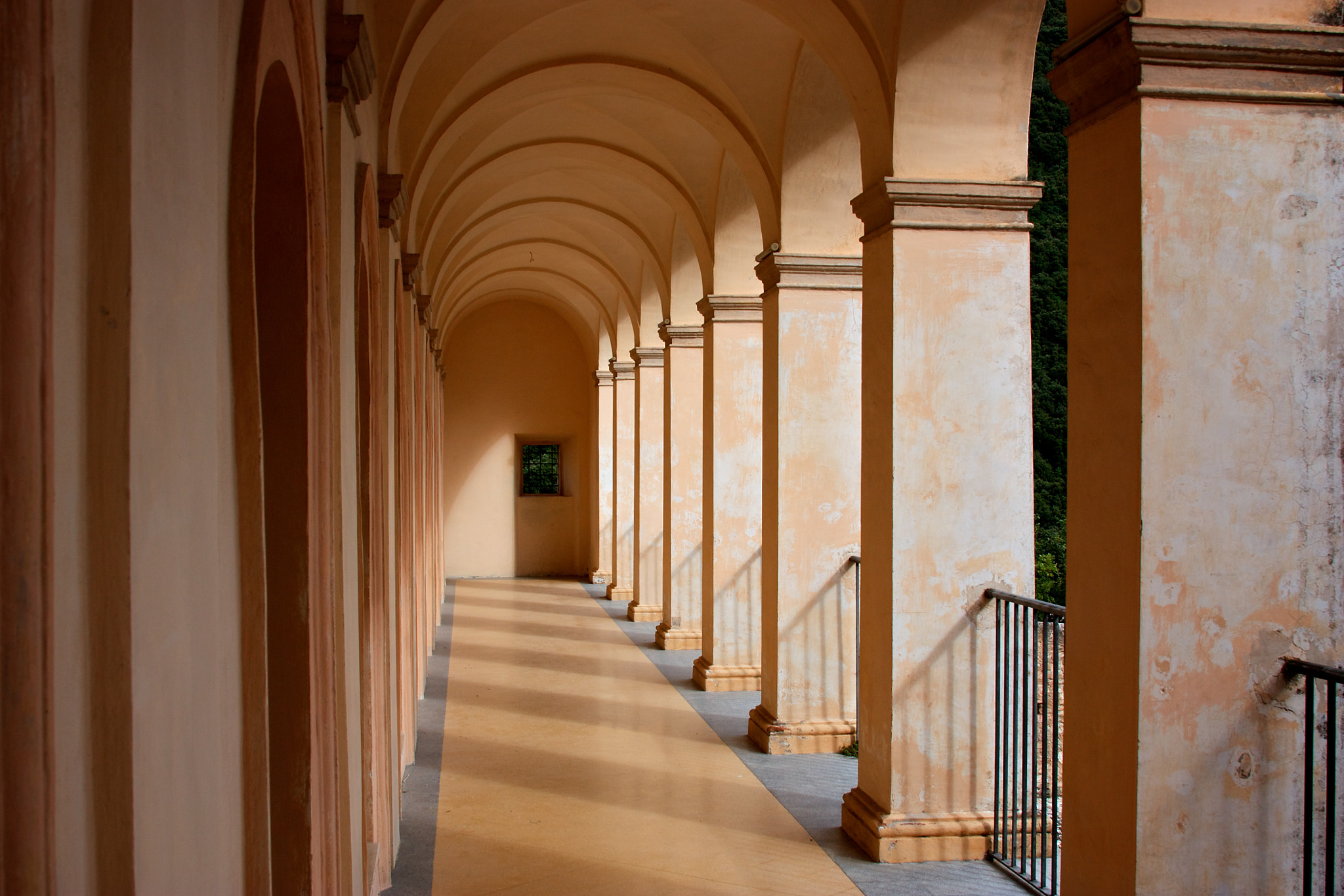Canon EF 28-135mm F3.5-5.6 IS USM sample photo. Italy photography