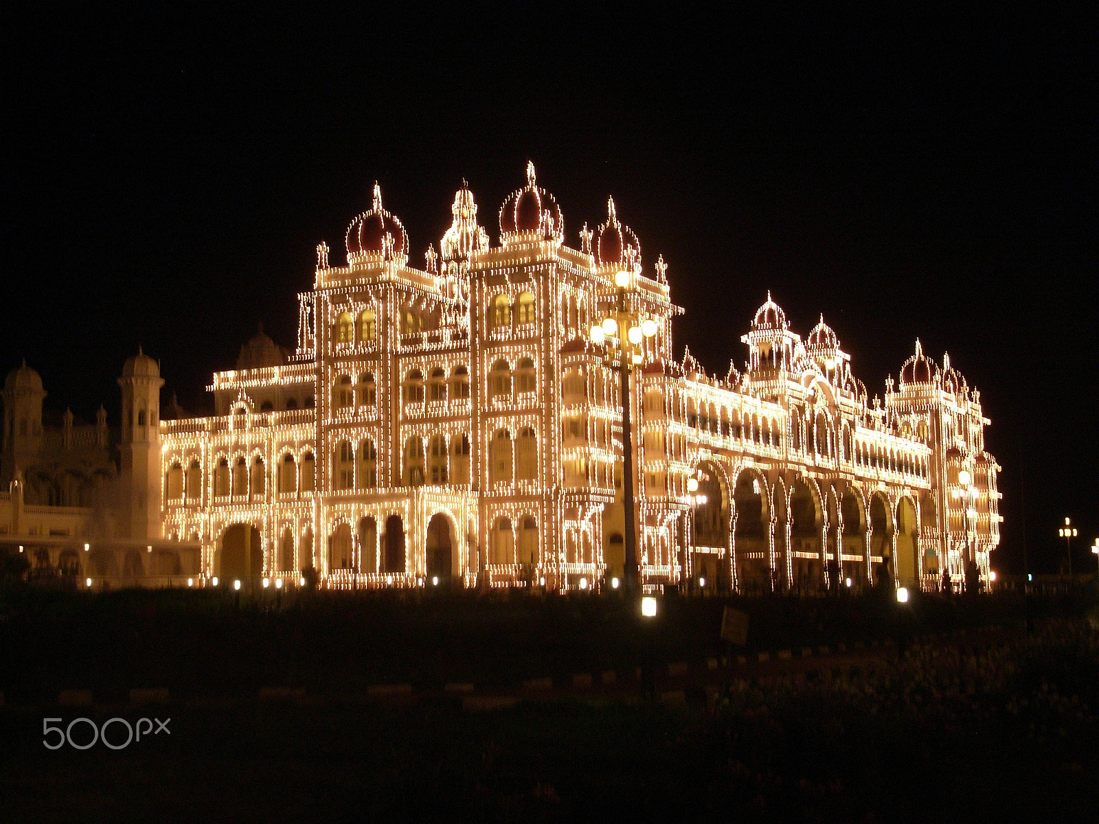 Ricoh Caplio R5 sample photo. Fairy lights for a fairytale castle photography