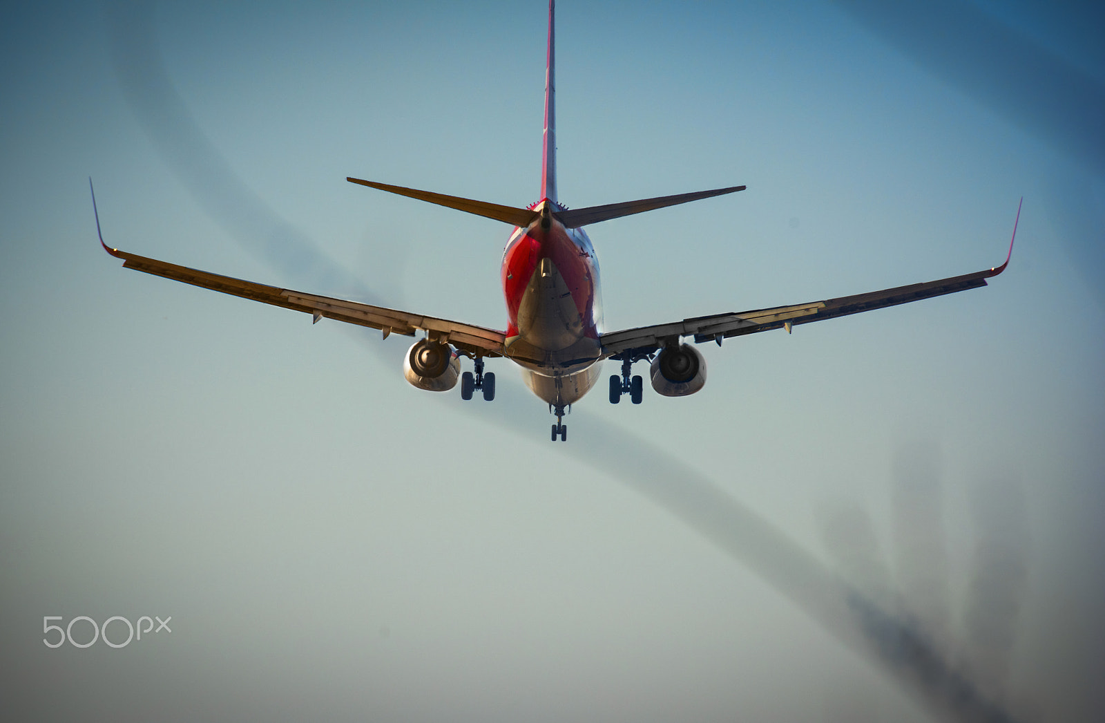 Sigma 70-200mm F2.8 EX DG Macro HSM II sample photo. The decending boeing 737 photography