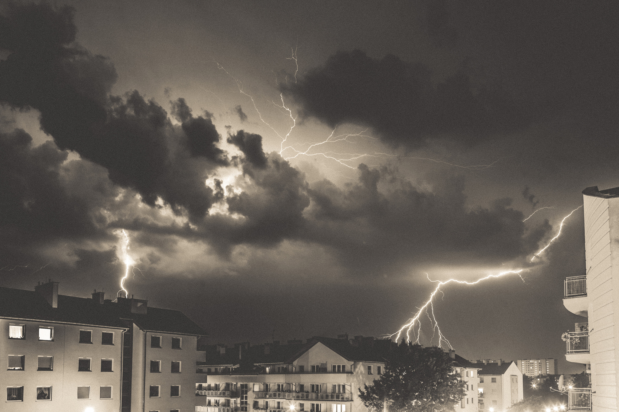 Canon EF 24mm F1.4L II USM sample photo. Thunder photography