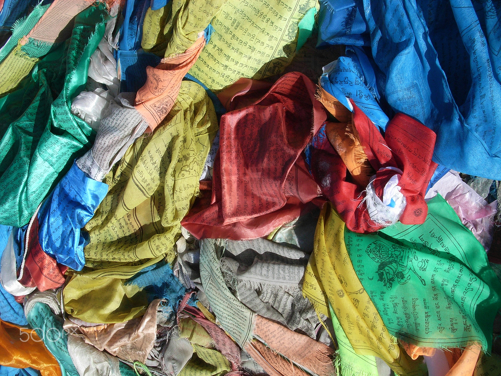 Ricoh Caplio R5 sample photo. Prayer flags photography