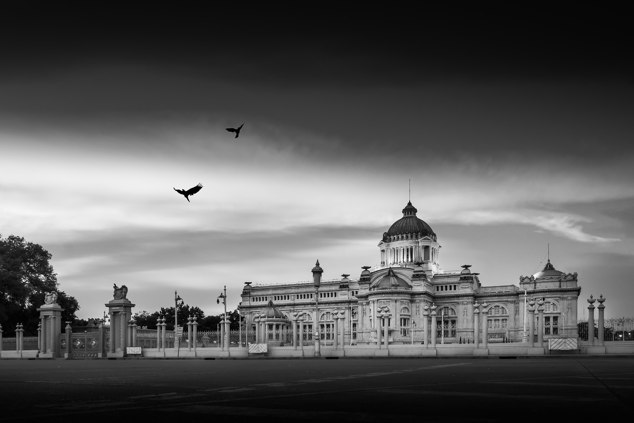 Fujifilm X-A1 + Fujifilm XF 18mm F2 R sample photo. Ananda samakhom throne hall photography