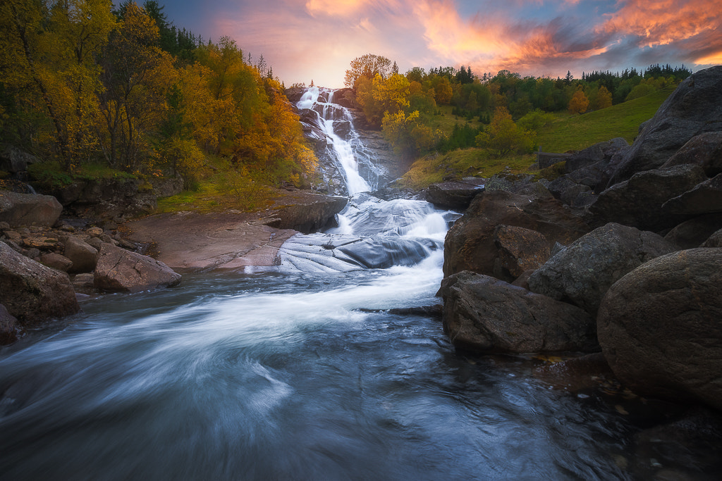 Sony a7R + Canon EF 16-35mm F4L IS USM sample photo. On the edge photography