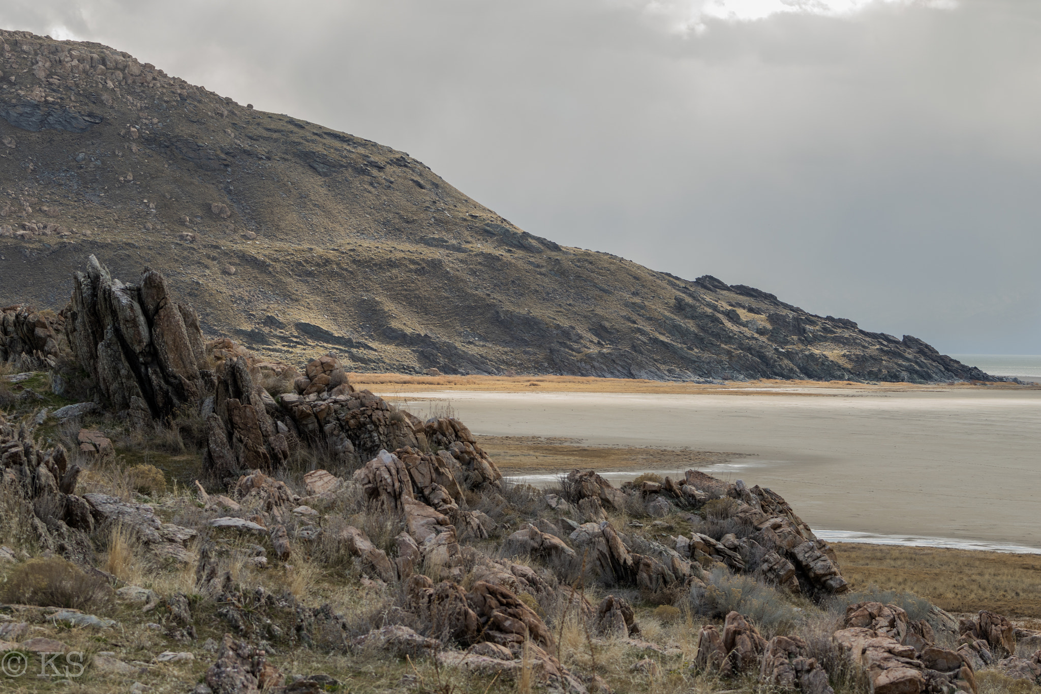 Canon EF 75-300mm f/4-5.6 USM sample photo. Through the rocks photography