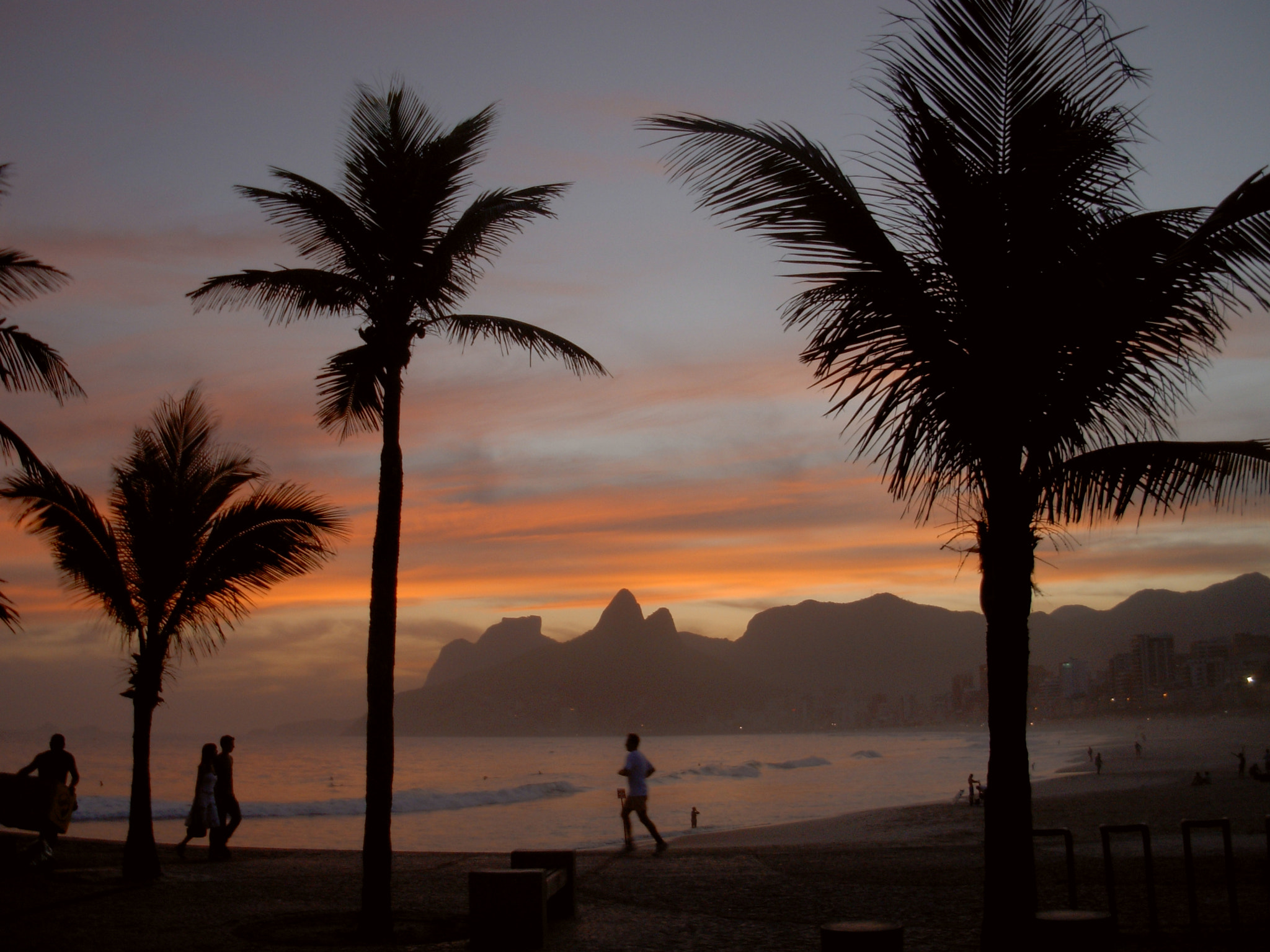 Nikon COOLPIX L1 sample photo. Sunset on a beach of rio de janeiro photography