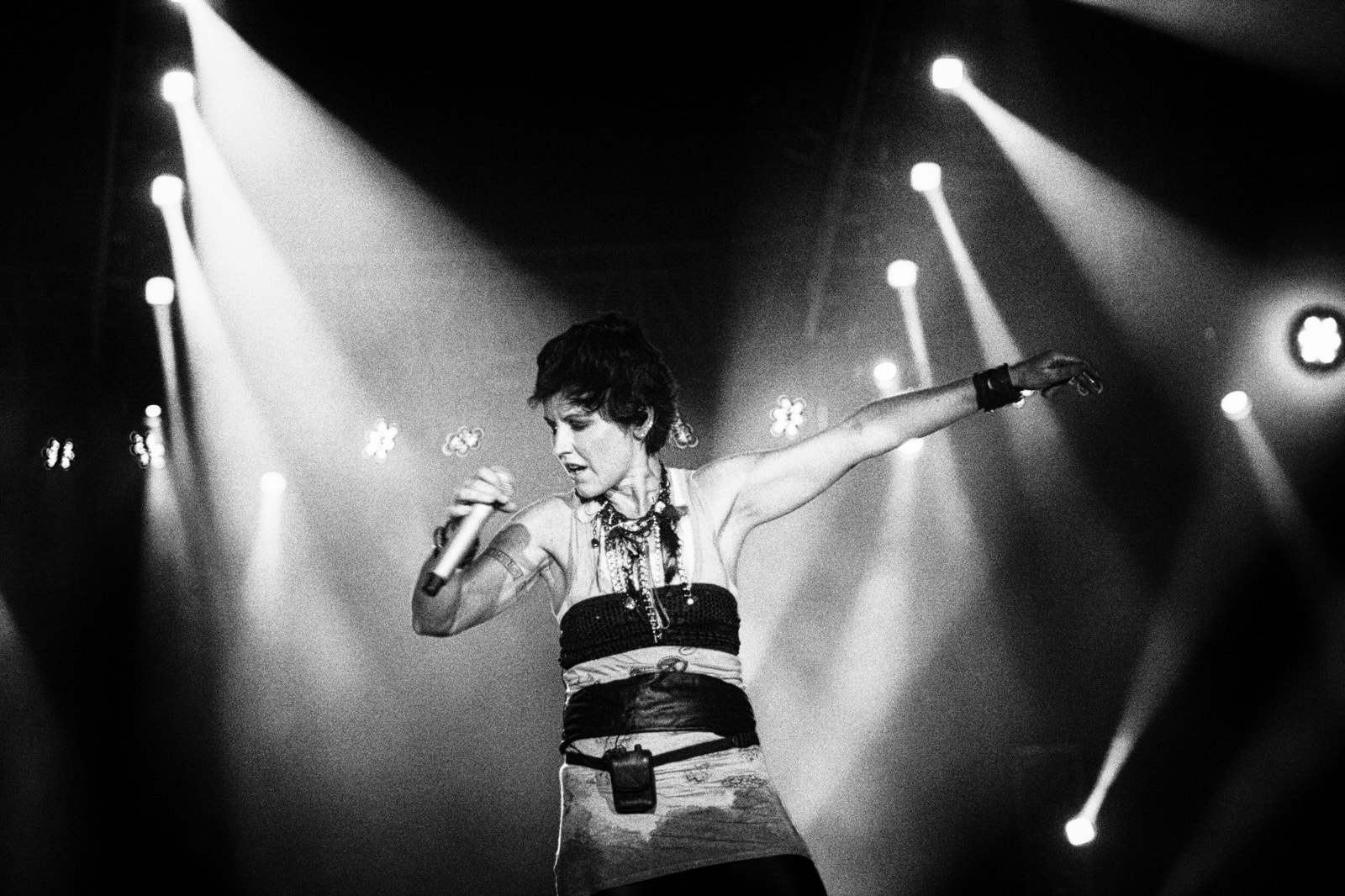 Tamron SP AF 70-200mm F2.8 Di LD (IF) MACRO sample photo. Dolores o riordan of the cranberries photography