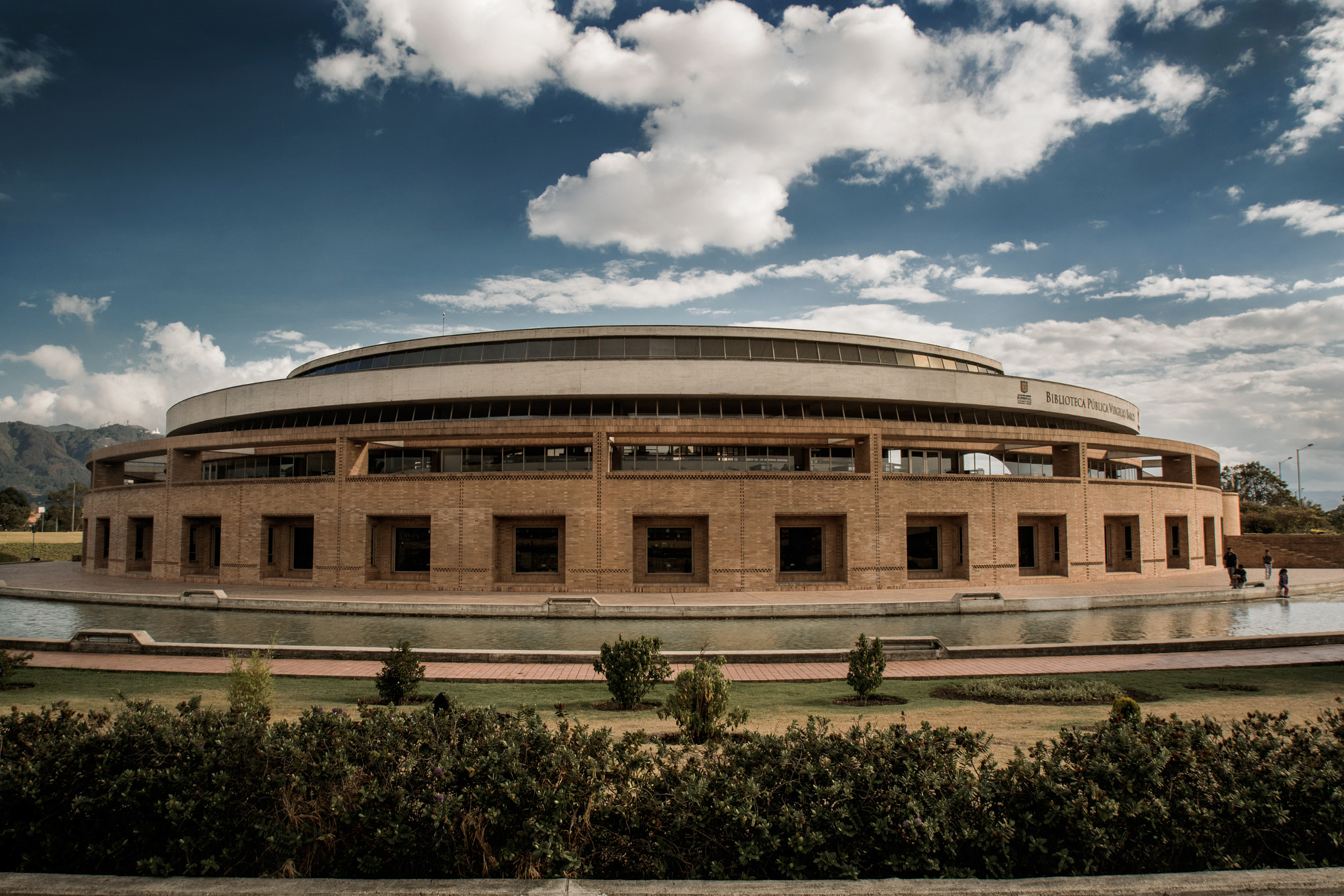 Canon EOS 7D Mark II + Canon EF 16-35mm F2.8L USM sample photo. Biblioteca virgilio barco photography