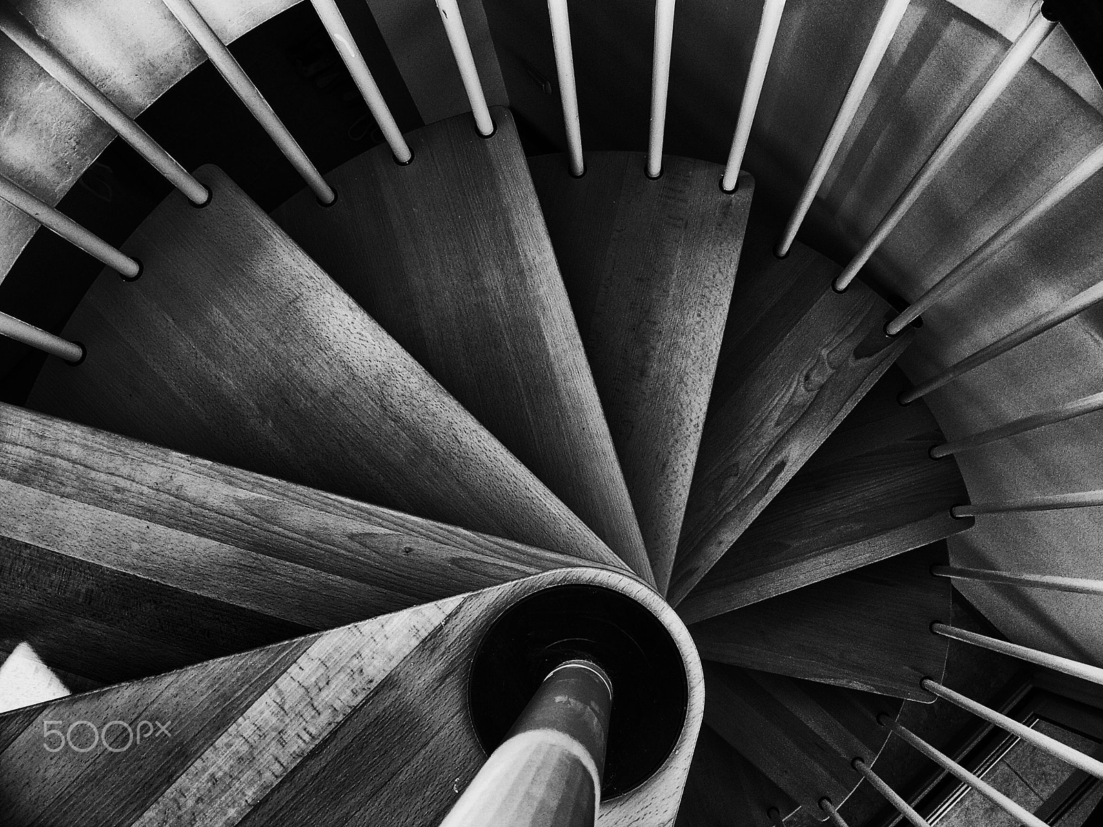 Panasonic DMC-FZ10 sample photo. Spiral staircase photography