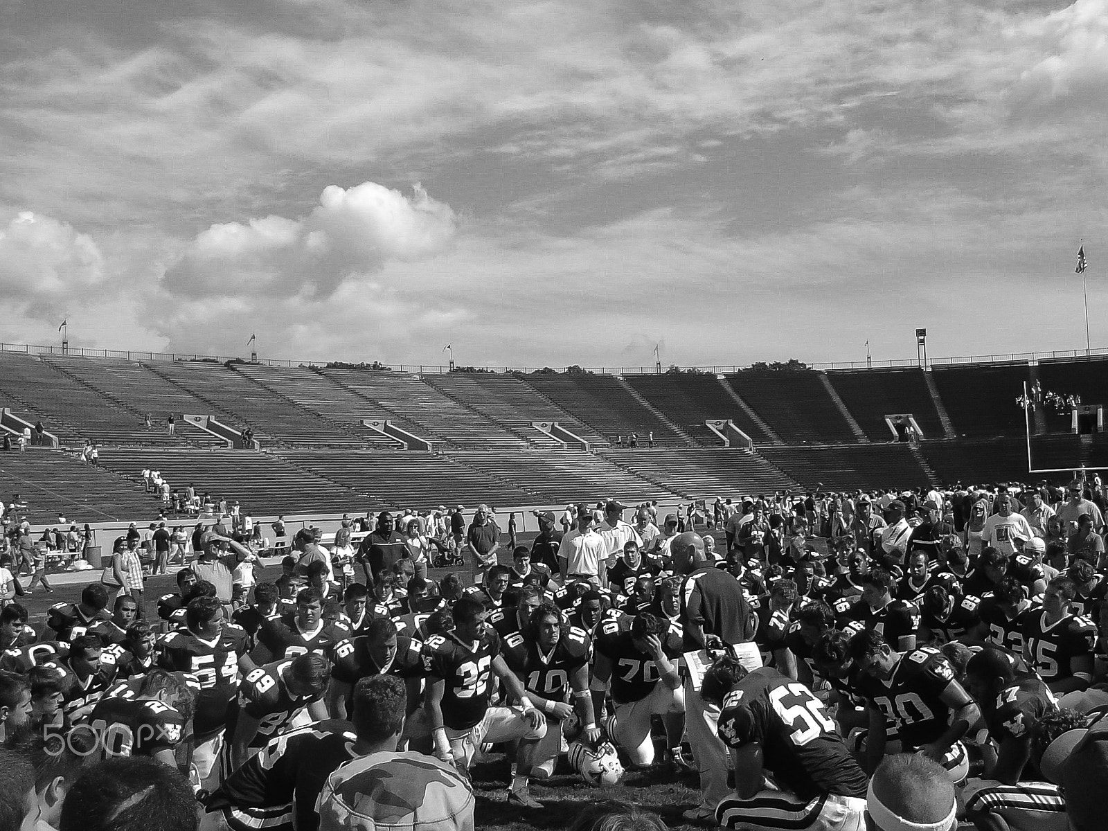 Sony DSC-P8 sample photo. Yale college football photography