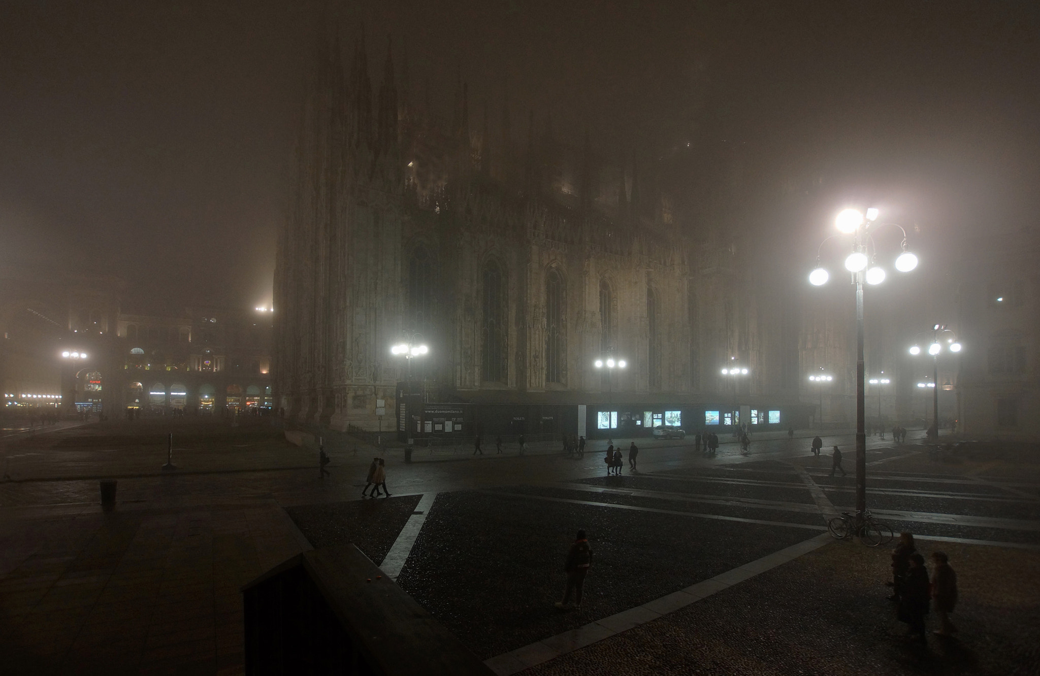 Sony SLT-A77 + 10-20mm F3.5 sample photo. Milan photography