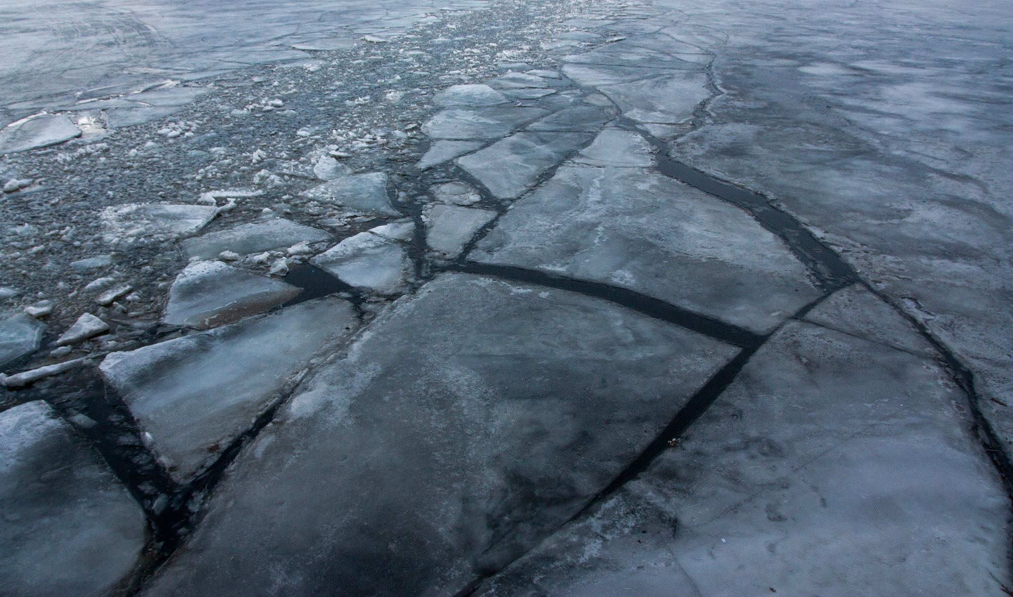 Sigma 17-70mm F2.8-4 DC Macro OS HSM sample photo. Ice on the neva river photography