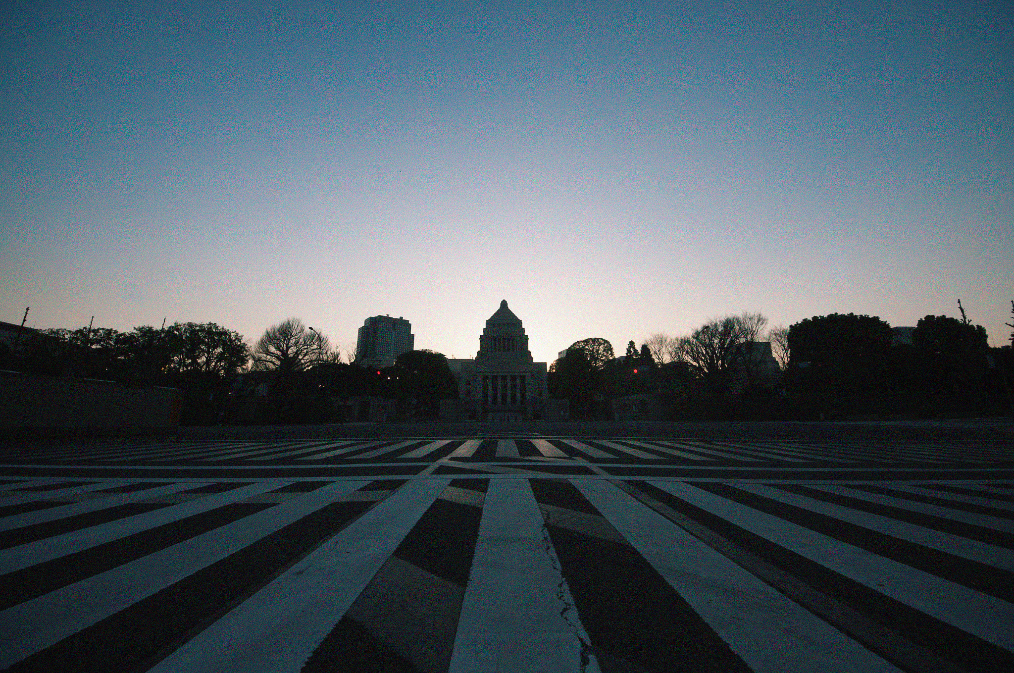 Sigma 8-16mm F4.5-5.6 DC HSM sample photo. The diet building photography